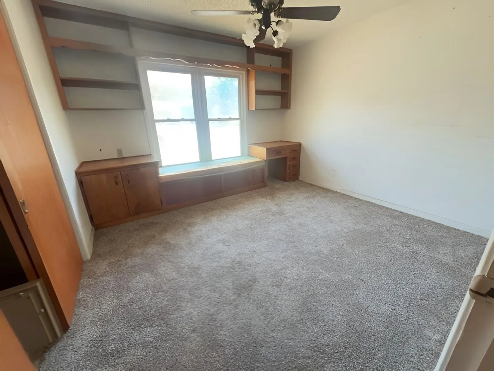 Single Family Residence For Sale in Tarrant County , 2125 Ridgeview Street, Fort Worth, Texas 76119, 3 Bedroom, 2 Bathroom, Garage spaces, 1,658 Sqft, built in 1954, mls#21350619, Real Estate Agent in Fort Worth, Homes For Sale in Tarrant county, Homes For Sale in Fort Worth, Realtor in Fort Worth Texas, Real Estate Brokerage Independent Realty Texas, Luminita Cordes Realtor