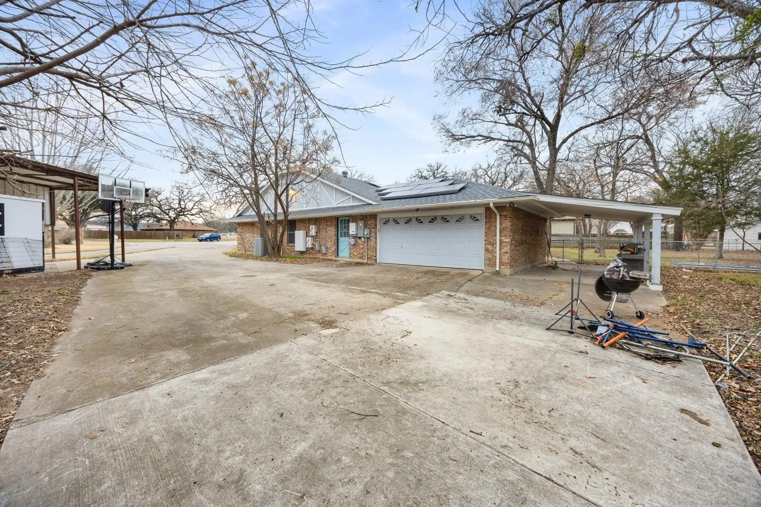 Single Family Residence For Sale in Johnson County , 103 Cresendo Place, Joshua, Texas 76058, 4 Bedroom, 3 Bathroom, 2 Garage spaces, 2,926 Sqft, built in 1974, Price $364,900, mls#21350617, Real Estate Agent in Joshua, Homes For Sale in Johnson county, Homes For Sale in Joshua, Realtor in Joshua Texas, Real Estate Brokerage Independent Realty Texas, Luminita Cordes Realtor
