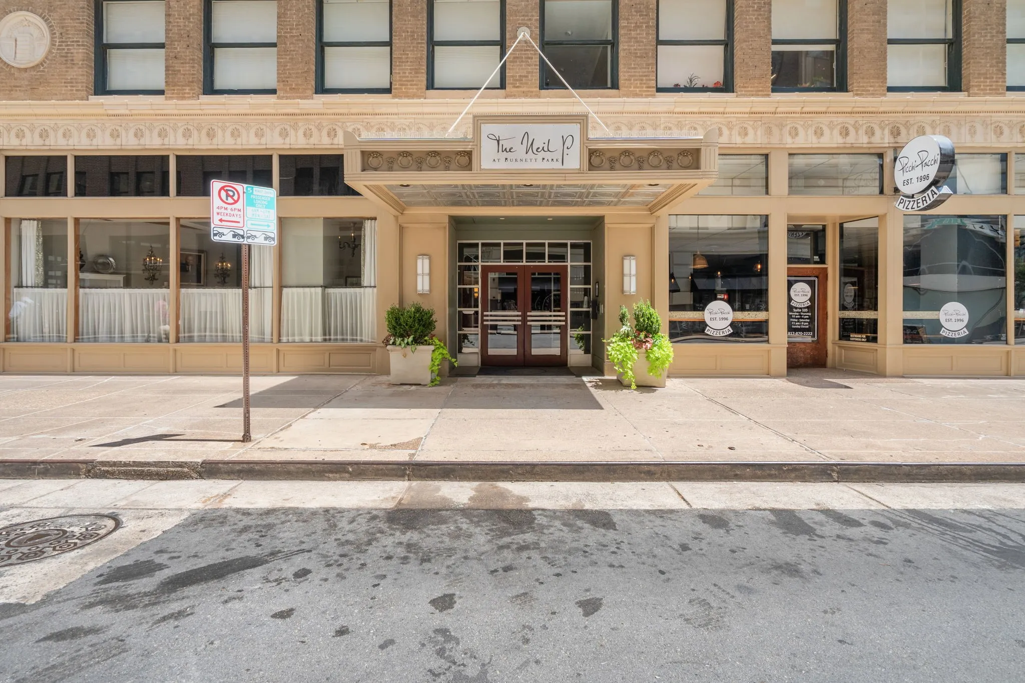 Condominium For Sale in Tarrant County , 411 W 7th Street 302, Fort Worth, Texas 76102, 1 Bedroom, 1 Bathroom, Garage spaces, 784 Sqft, built in 1921, mls#21348077, Real Estate Agent in Fort Worth, Homes For Sale in Tarrant county, Homes For Sale in Fort Worth, Realtor in Fort Worth Texas, Real Estate Brokerage Independent Realty Texas, Luminita Cordes Realtor