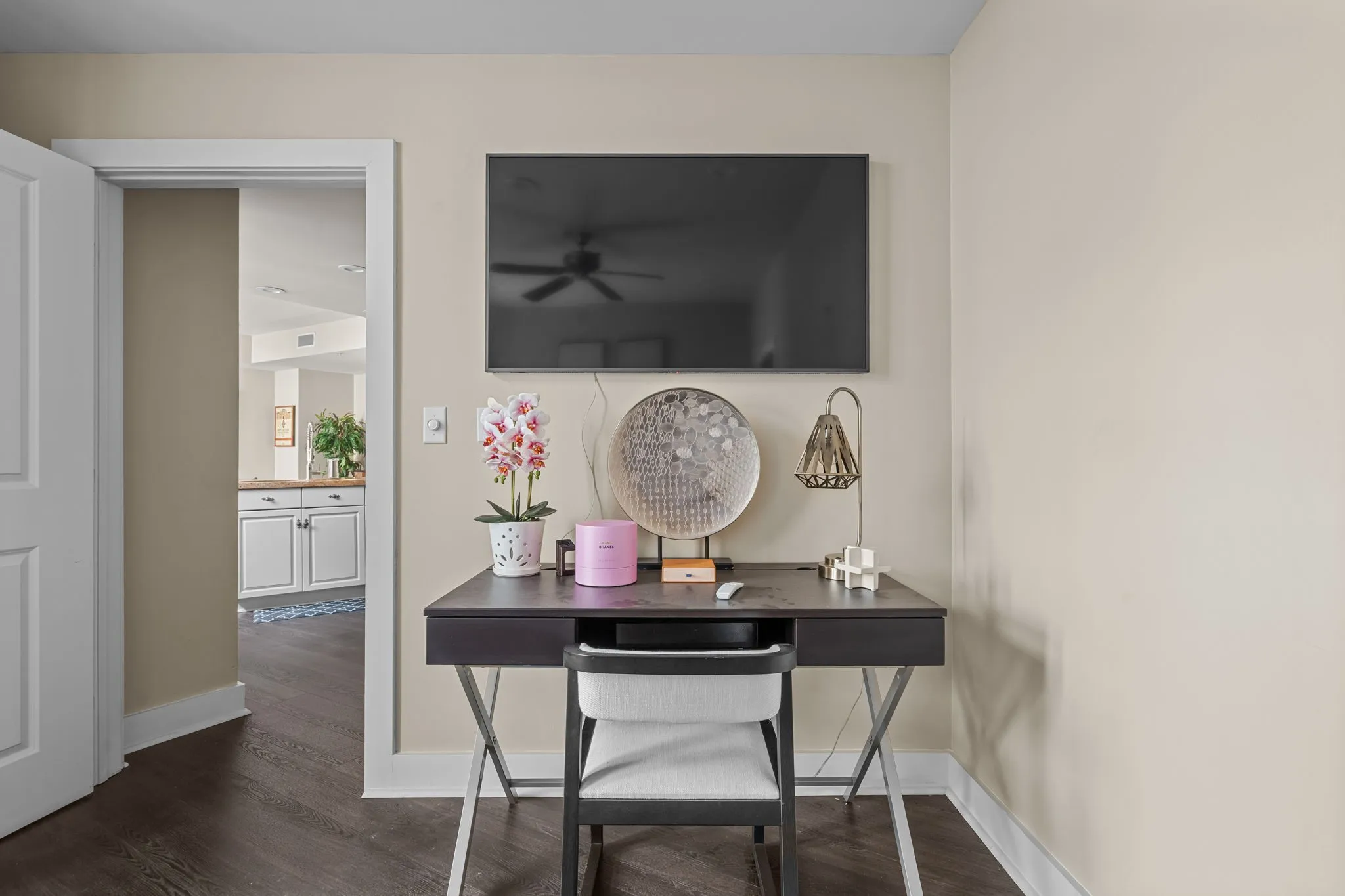 Condominium For Sale in Tarrant County , 411 W 7th Street 302, Fort Worth, Texas 76102, 1 Bedroom, 1 Bathroom, Garage spaces, 784 Sqft, built in 1921, mls#21348077, Real Estate Agent in Fort Worth, Homes For Sale in Tarrant county, Homes For Sale in Fort Worth, Realtor in Fort Worth Texas, Real Estate Brokerage Independent Realty Texas, Luminita Cordes Realtor