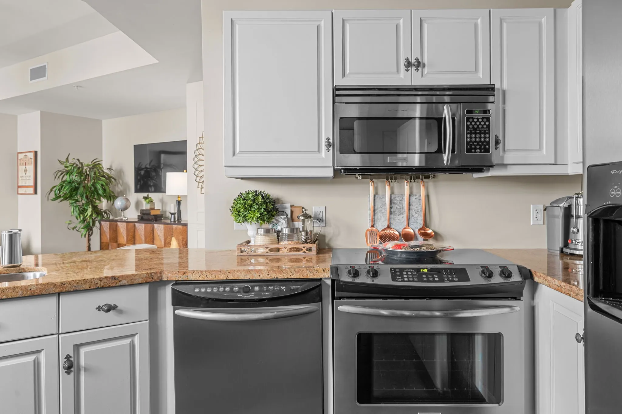 Condominium For Sale in Tarrant County , 411 W 7th Street 302, Fort Worth, Texas 76102, 1 Bedroom, 1 Bathroom, Garage spaces, 784 Sqft, built in 1921, mls#21348077, Real Estate Agent in Fort Worth, Homes For Sale in Tarrant county, Homes For Sale in Fort Worth, Realtor in Fort Worth Texas, Real Estate Brokerage Independent Realty Texas, Luminita Cordes Realtor