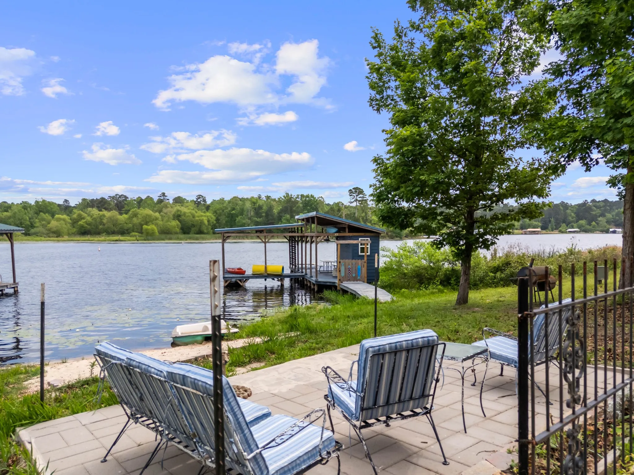 Single Family Residence For Sale in Wood County , 210 County Road 3495, Hawkins, Texas 75765, 4 Bedroom, 2 Bathroom, 2 Garage spaces, 1,960 Sqft, built in 1972, mls#21350601, Real Estate Agent in Hawkins, Homes For Sale in Wood county, Homes For Sale in Hawkins, Realtor in Hawkins Texas, Real Estate Brokerage Independent Realty Texas, Luminita Cordes Realtor