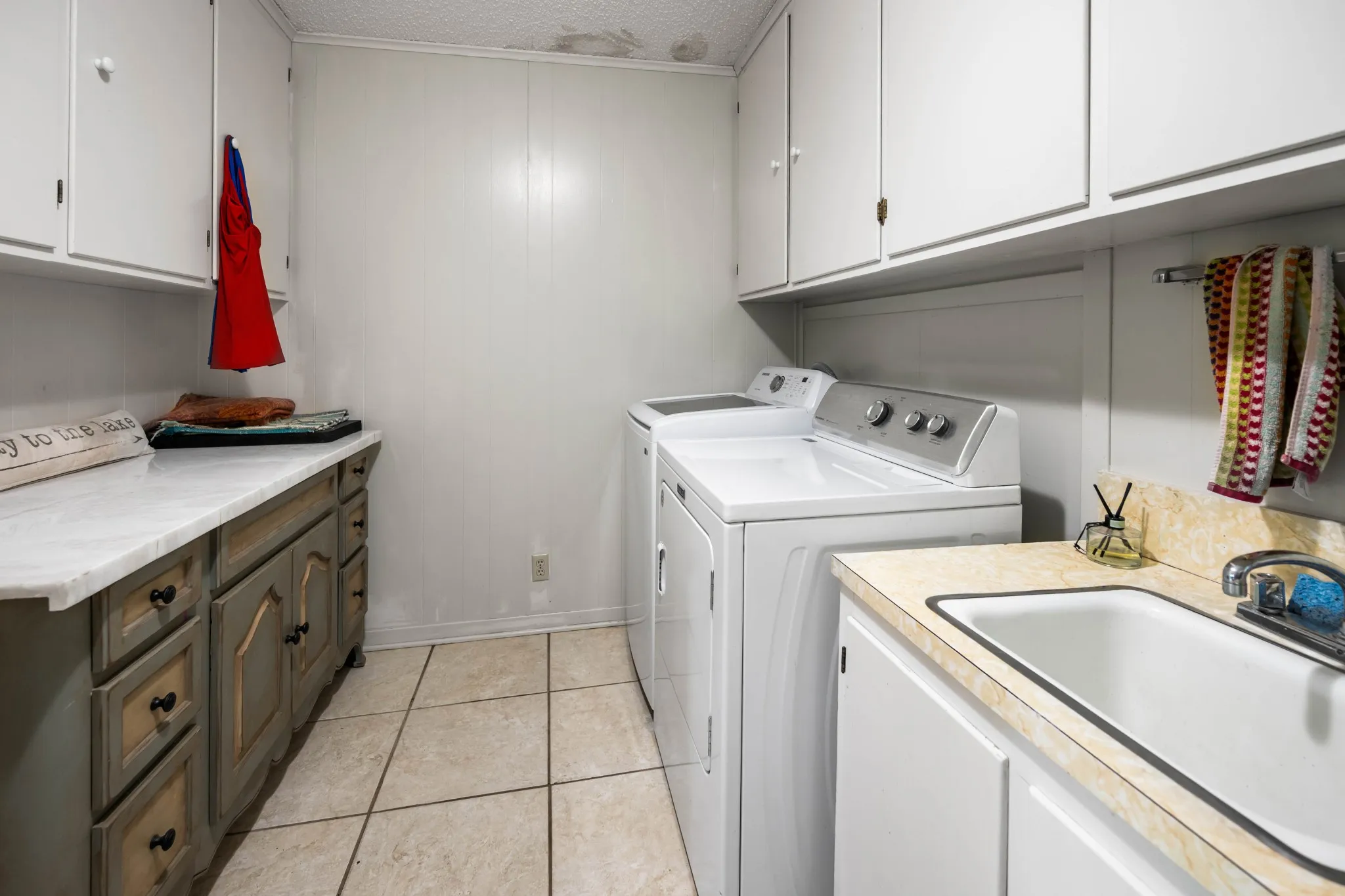 Single Family Residence For Sale in Wood County , 210 County Road 3495, Hawkins, Texas 75765, 4 Bedroom, 2 Bathroom, 2 Garage spaces, 1,960 Sqft, built in 1972, mls#21350601, Real Estate Agent in Hawkins, Homes For Sale in Wood county, Homes For Sale in Hawkins, Realtor in Hawkins Texas, Real Estate Brokerage Independent Realty Texas, Luminita Cordes Realtor