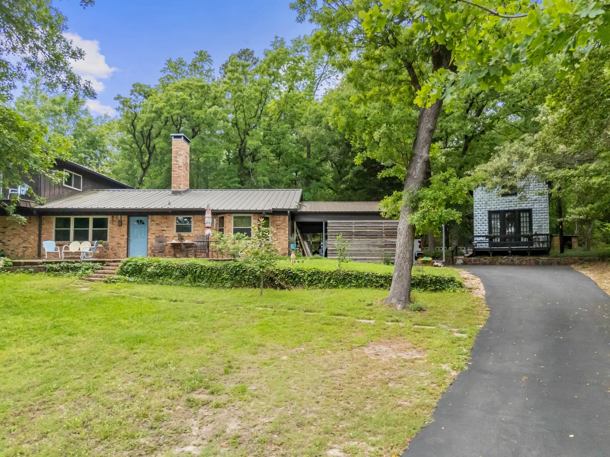 Single Family Residence For Sale in Wood County , 210 County Road 3495, Hawkins, Texas 75765, 4 Bedroom, 2 Bathroom, 2 Garage spaces, 1,960 Sqft, built in 1972, mls#21350601, Real Estate Agent in Hawkins, Homes For Sale in Wood county, Homes For Sale in Hawkins, Realtor in Hawkins Texas, Real Estate Brokerage Independent Realty Texas, Luminita Cordes Realtor