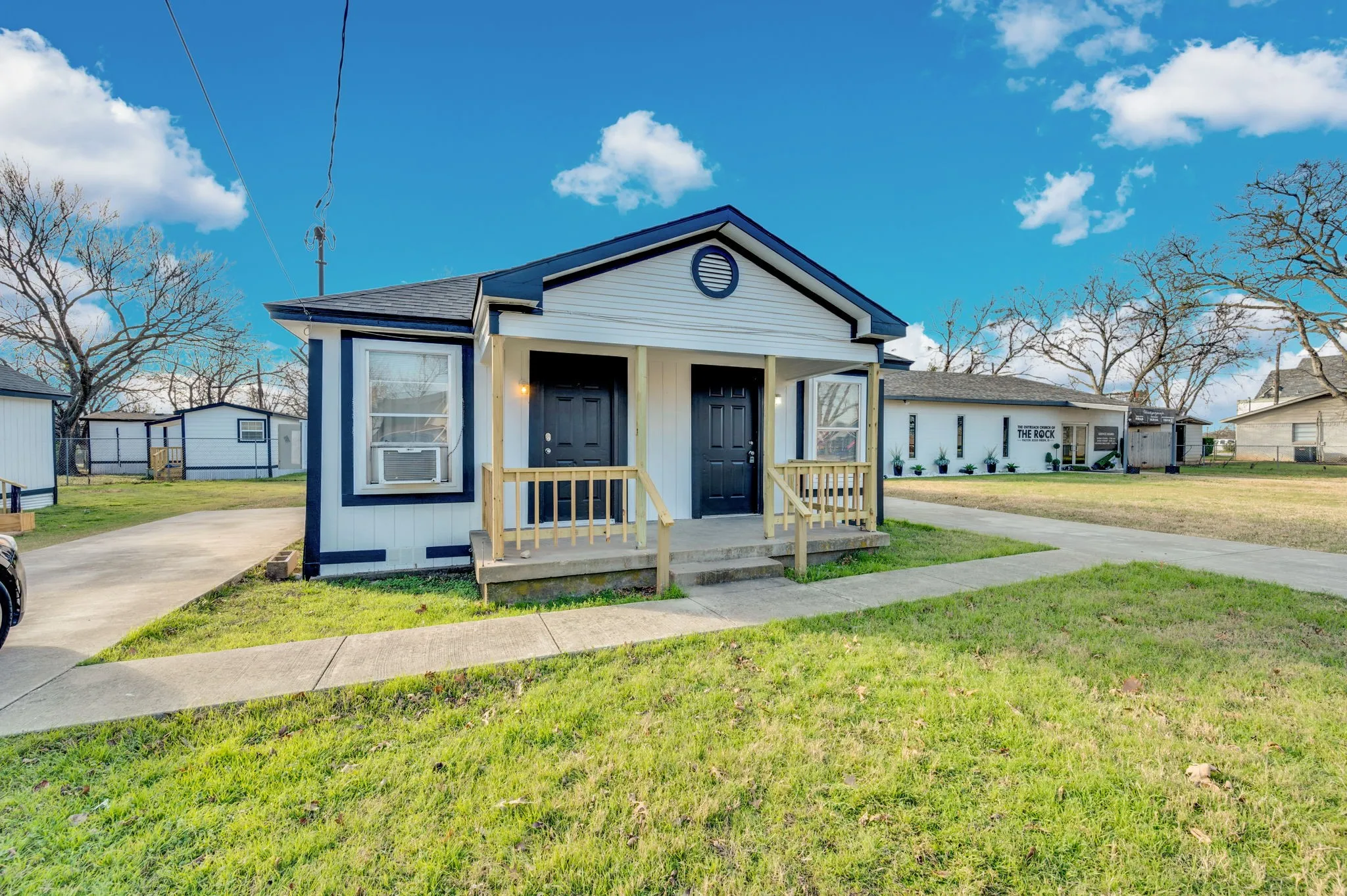 Duplex For Rent in Ellis County , 412 E Avenue F, Midlothian, Texas 76065, 1 Bedroom, 1 Bathroom, Garage spaces, 660 Sqft, built in 1920, Price $1,350, mls#21350624, Real Estate Agent in Midlothian, Homes For Rent in Ellis county, Homes For Rent in Midlothian, Realtor in Midlothian Texas, Real Estate Brokerage Independent Realty Texas, Luminita Cordes Realtor