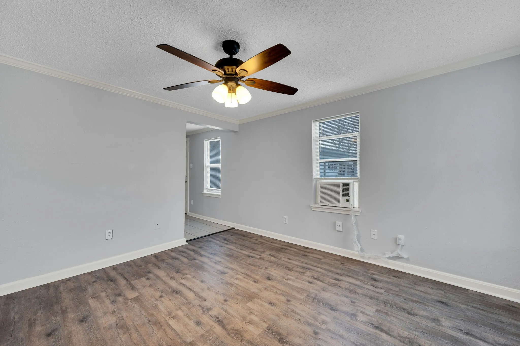 Duplex For Rent in Ellis County , 412 E Avenue F, Midlothian, Texas 76065, 1 Bedroom, 1 Bathroom, Garage spaces, 660 Sqft, built in 1920, Price $1,350, mls#21350624, Real Estate Agent in Midlothian, Homes For Rent in Ellis county, Homes For Rent in Midlothian, Realtor in Midlothian Texas, Real Estate Brokerage Independent Realty Texas, Luminita Cordes Realtor
