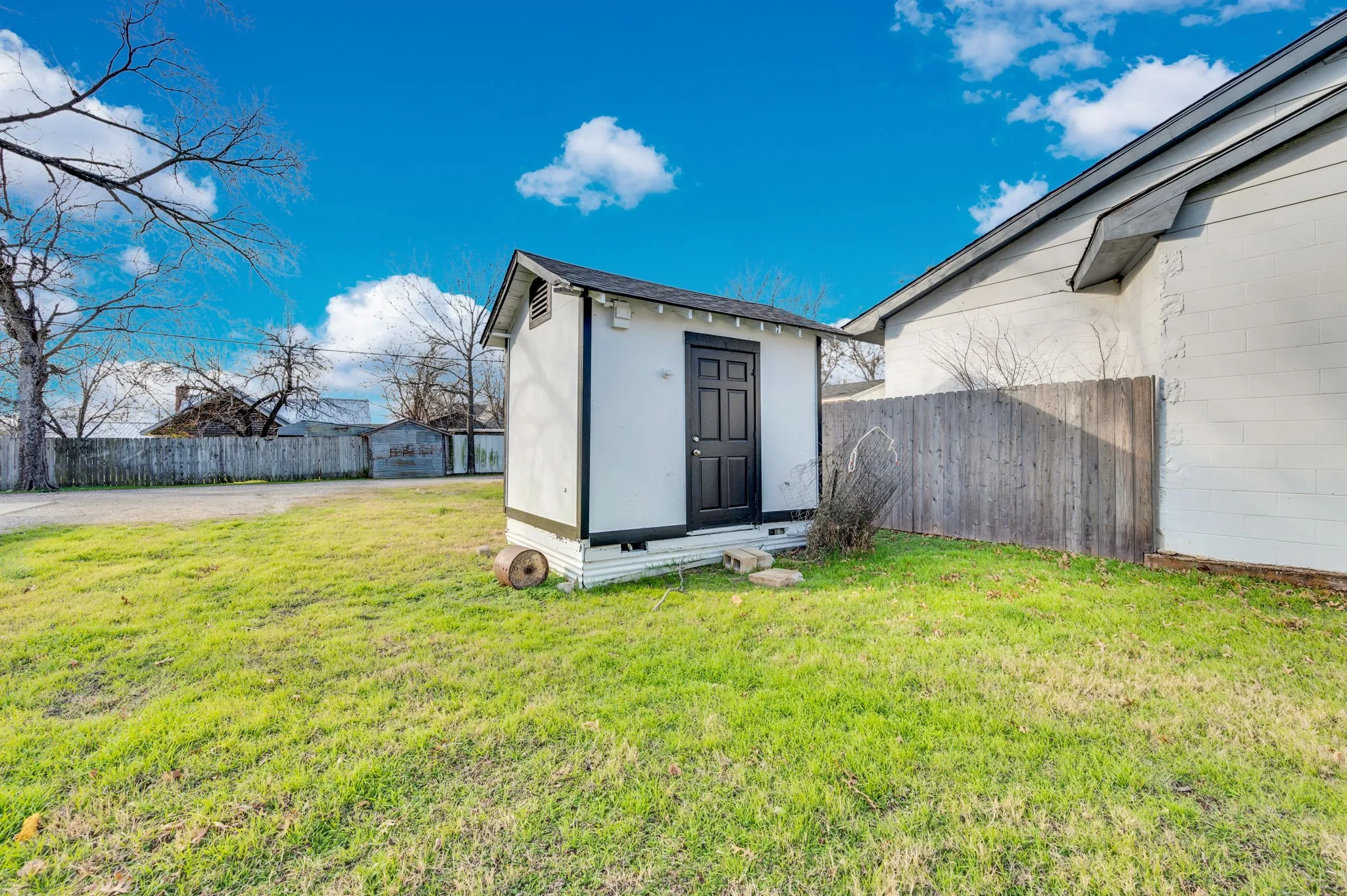 Duplex For Rent in Ellis County , 412 E Avenue F, Midlothian, Texas 76065, 1 Bedroom, 1 Bathroom, Garage spaces, 660 Sqft, built in 1920, Price $1,350, mls#21350624, Real Estate Agent in Midlothian, Homes For Rent in Ellis county, Homes For Rent in Midlothian, Realtor in Midlothian Texas, Real Estate Brokerage Independent Realty Texas, Luminita Cordes Realtor