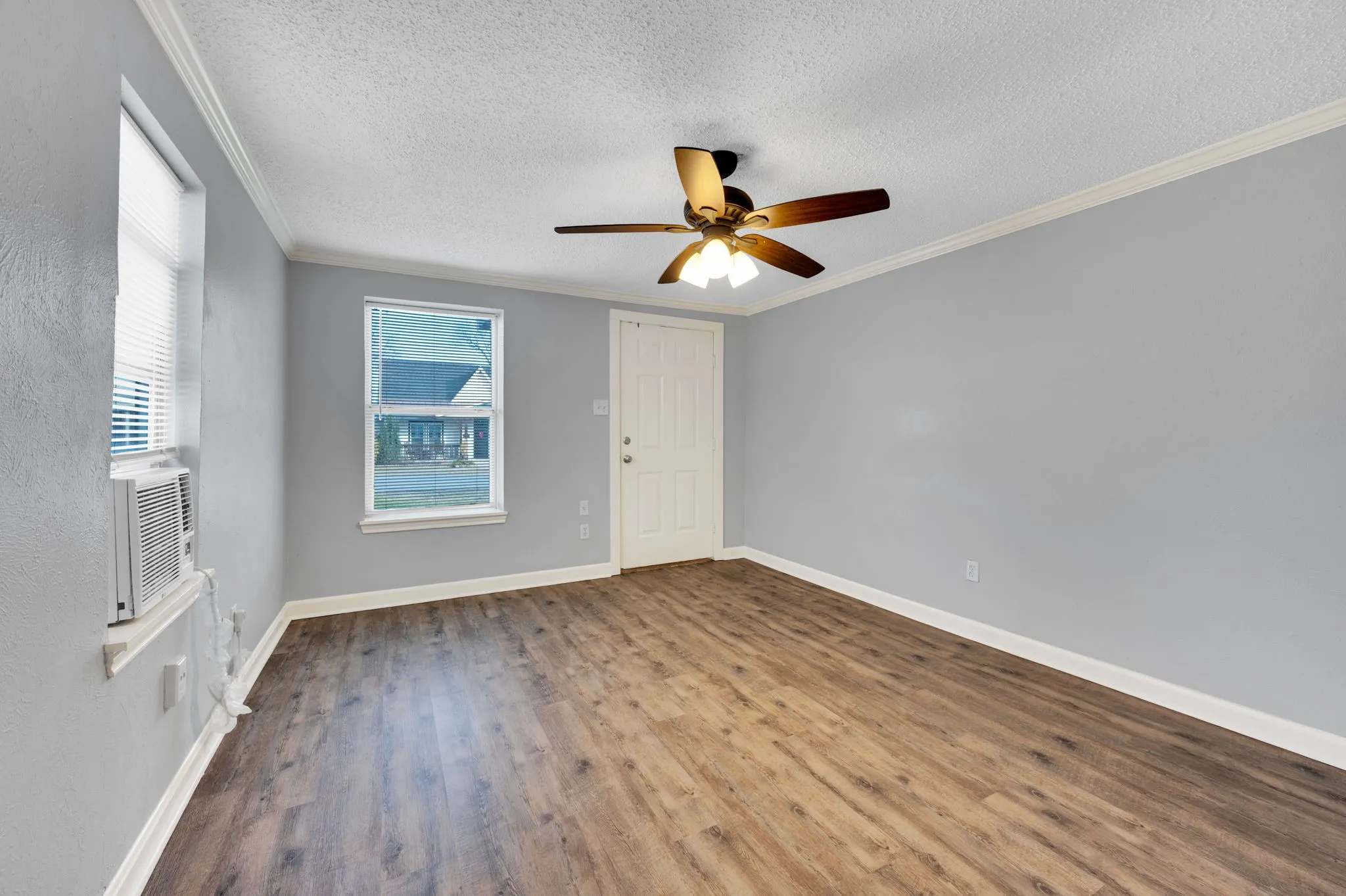 Duplex For Rent in Ellis County , 412 E Avenue F, Midlothian, Texas 76065, 1 Bedroom, 1 Bathroom, Garage spaces, 660 Sqft, built in 1920, Price $1,350, mls#21350624, Real Estate Agent in Midlothian, Homes For Rent in Ellis county, Homes For Rent in Midlothian, Realtor in Midlothian Texas, Real Estate Brokerage Independent Realty Texas, Luminita Cordes Realtor