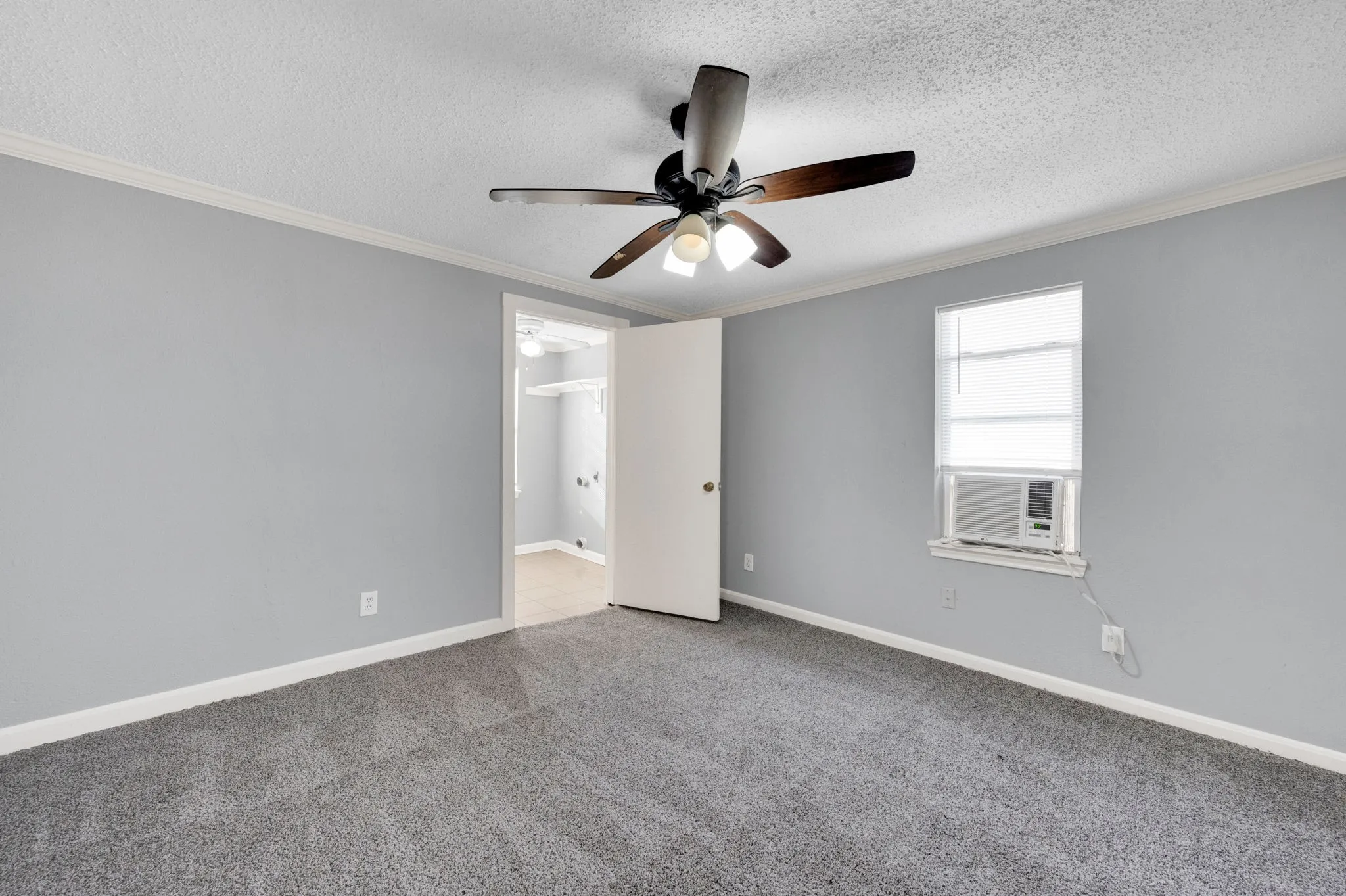Duplex For Rent in Ellis County , 412 E Avenue F, Midlothian, Texas 76065, 1 Bedroom, 1 Bathroom, Garage spaces, 660 Sqft, built in 1920, Price $1,350, mls#21350624, Real Estate Agent in Midlothian, Homes For Rent in Ellis county, Homes For Rent in Midlothian, Realtor in Midlothian Texas, Real Estate Brokerage Independent Realty Texas, Luminita Cordes Realtor