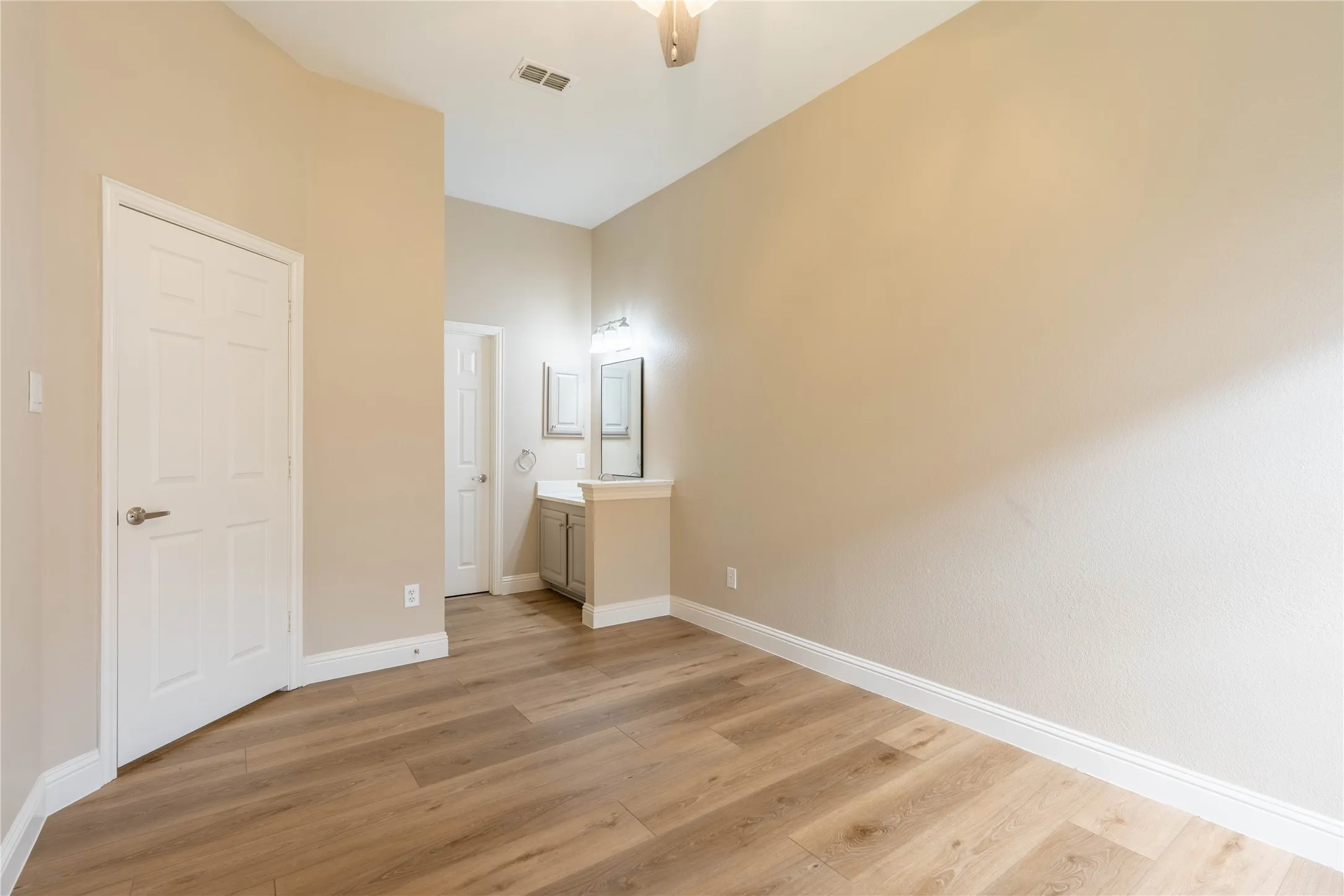 Single Family Residence For Rent in Collin County , 5716 Charleston Drive, Frisco, Texas 75035, 4 Bedroom, 2 Bathroom, 2 Garage spaces, 2,481 Sqft, built in 1992, mls#21350625, Real Estate Agent in Frisco, Homes For Rent in Collin county, Homes For Rent in Frisco, Realtor in Frisco Texas, Real Estate Brokerage Independent Realty Texas, Luminita Cordes Realtor