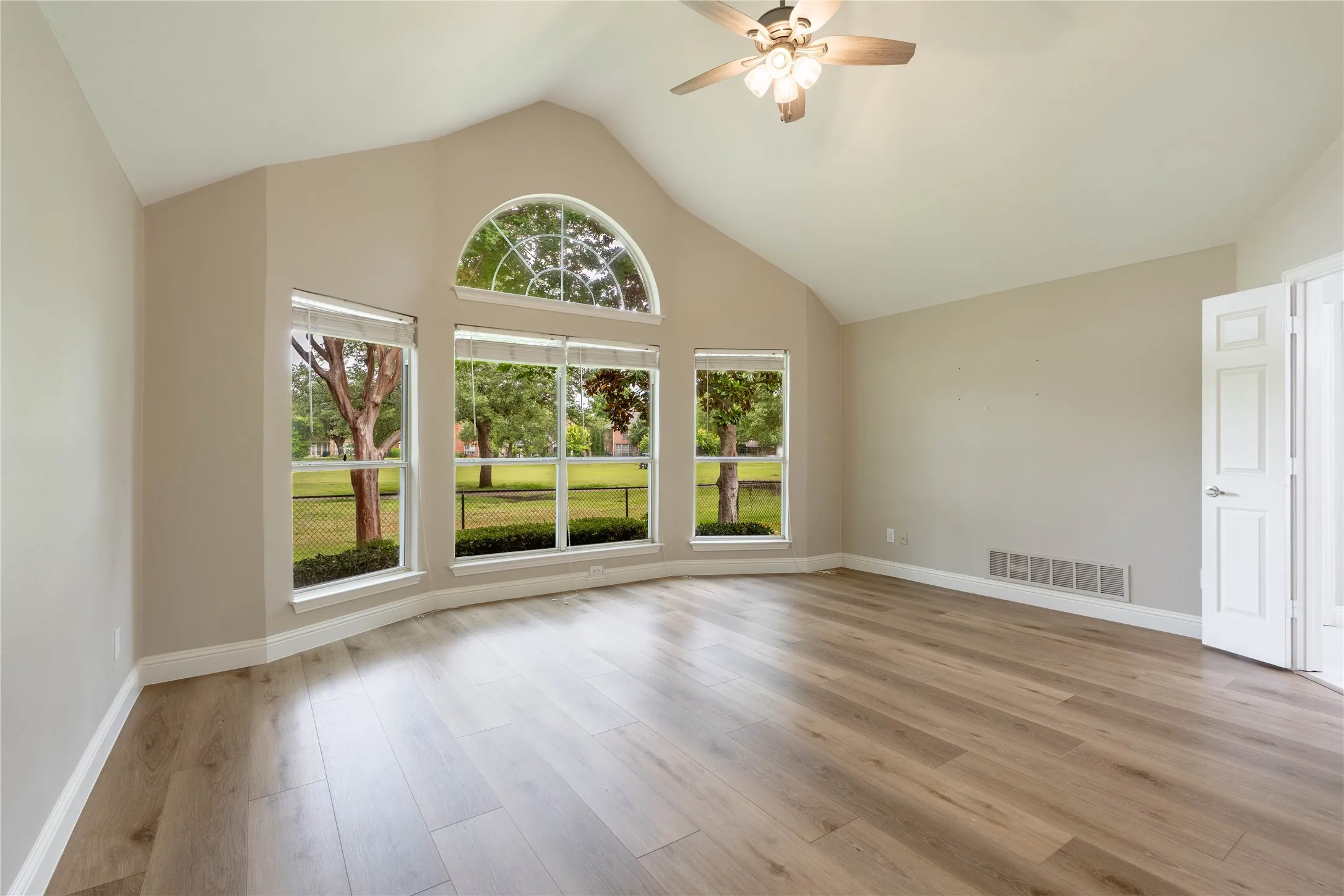 Single Family Residence For Rent in Collin County , 5716 Charleston Drive, Frisco, Texas 75035, 4 Bedroom, 2 Bathroom, 2 Garage spaces, 2,481 Sqft, built in 1992, mls#21350625, Real Estate Agent in Frisco, Homes For Rent in Collin county, Homes For Rent in Frisco, Realtor in Frisco Texas, Real Estate Brokerage Independent Realty Texas, Luminita Cordes Realtor