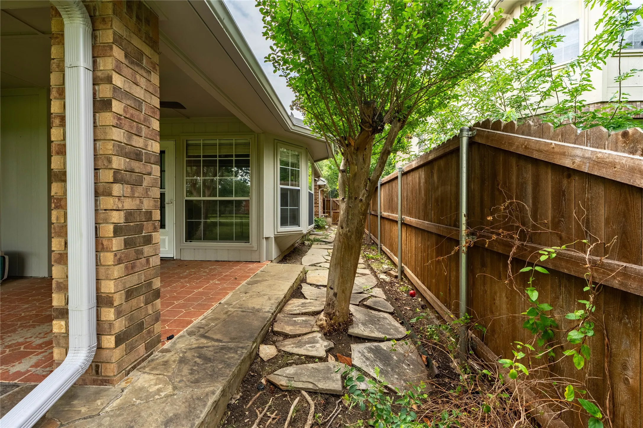 Single Family Residence For Rent in Collin County , 5716 Charleston Drive, Frisco, Texas 75035, 4 Bedroom, 2 Bathroom, 2 Garage spaces, 2,481 Sqft, built in 1992, mls#21350625, Real Estate Agent in Frisco, Homes For Rent in Collin county, Homes For Rent in Frisco, Realtor in Frisco Texas, Real Estate Brokerage Independent Realty Texas, Luminita Cordes Realtor