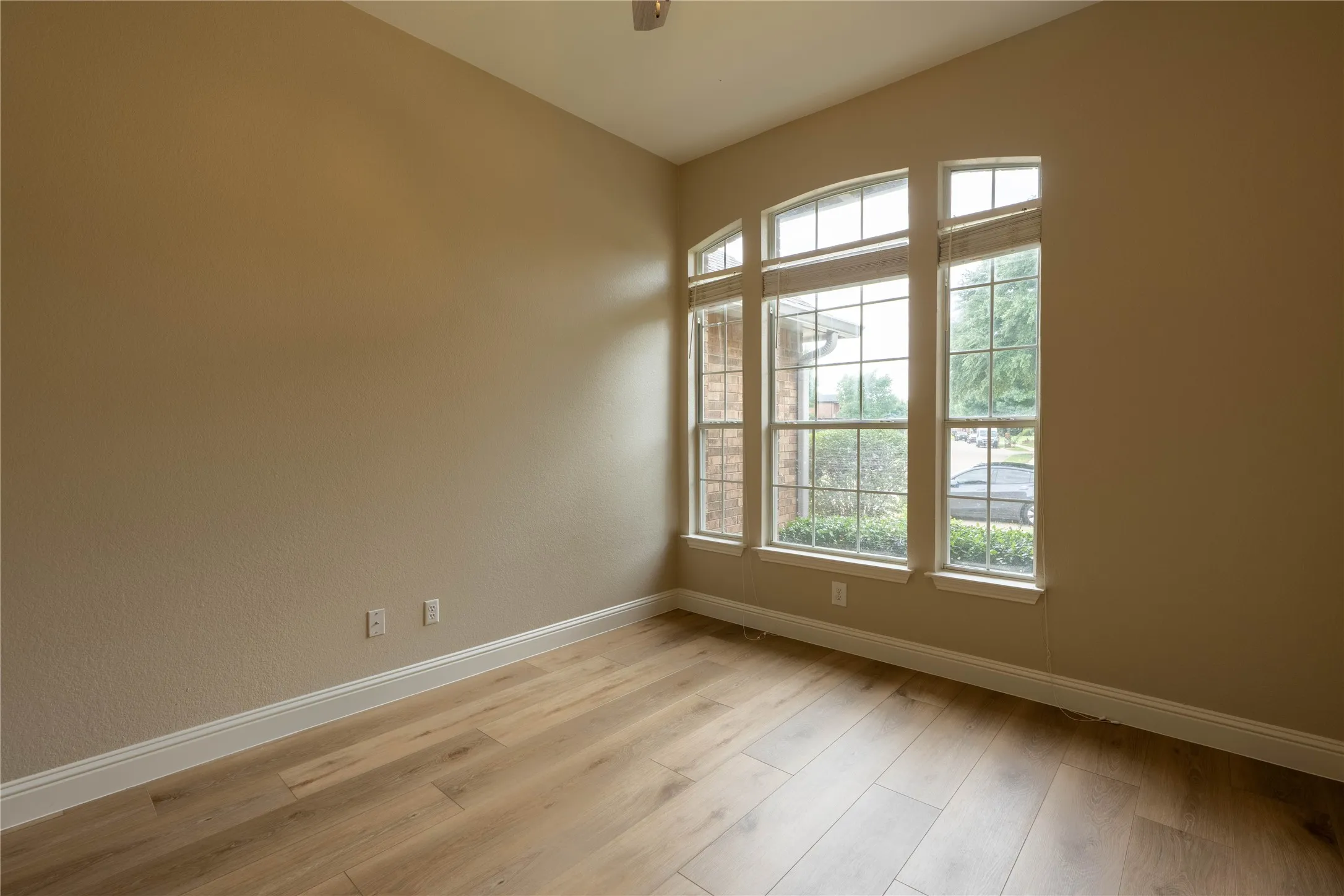 Single Family Residence For Rent in Collin County , 5716 Charleston Drive, Frisco, Texas 75035, 4 Bedroom, 2 Bathroom, 2 Garage spaces, 2,481 Sqft, built in 1992, mls#21350625, Real Estate Agent in Frisco, Homes For Rent in Collin county, Homes For Rent in Frisco, Realtor in Frisco Texas, Real Estate Brokerage Independent Realty Texas, Luminita Cordes Realtor