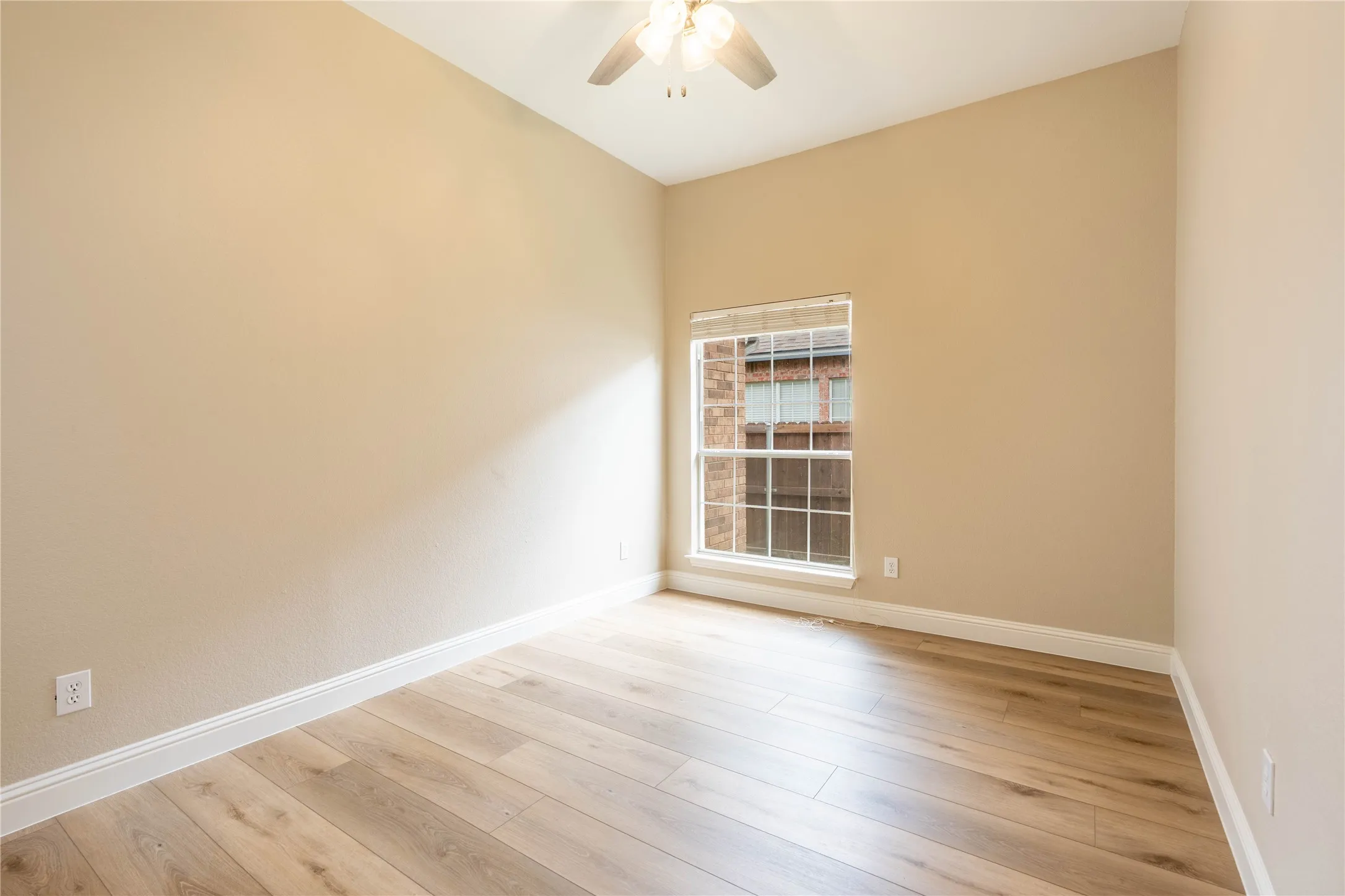 Single Family Residence For Rent in Collin County , 5716 Charleston Drive, Frisco, Texas 75035, 4 Bedroom, 2 Bathroom, 2 Garage spaces, 2,481 Sqft, built in 1992, mls#21350625, Real Estate Agent in Frisco, Homes For Rent in Collin county, Homes For Rent in Frisco, Realtor in Frisco Texas, Real Estate Brokerage Independent Realty Texas, Luminita Cordes Realtor