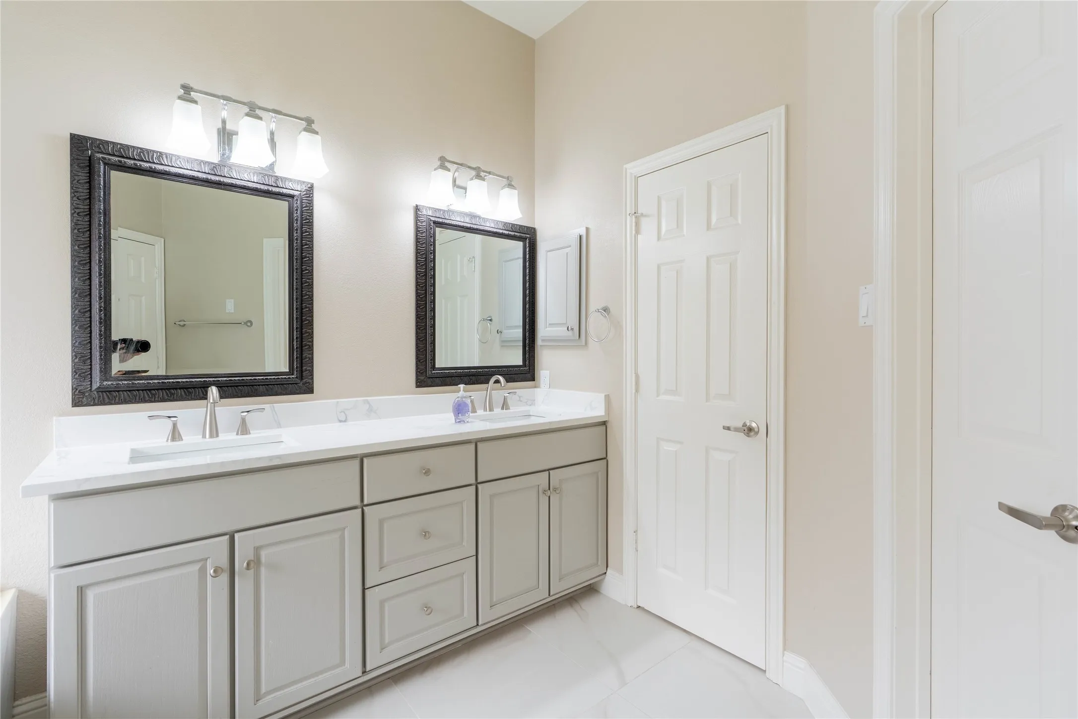 Single Family Residence For Rent in Collin County , 5716 Charleston Drive, Frisco, Texas 75035, 4 Bedroom, 2 Bathroom, 2 Garage spaces, 2,481 Sqft, built in 1992, mls#21350625, Real Estate Agent in Frisco, Homes For Rent in Collin county, Homes For Rent in Frisco, Realtor in Frisco Texas, Real Estate Brokerage Independent Realty Texas, Luminita Cordes Realtor
