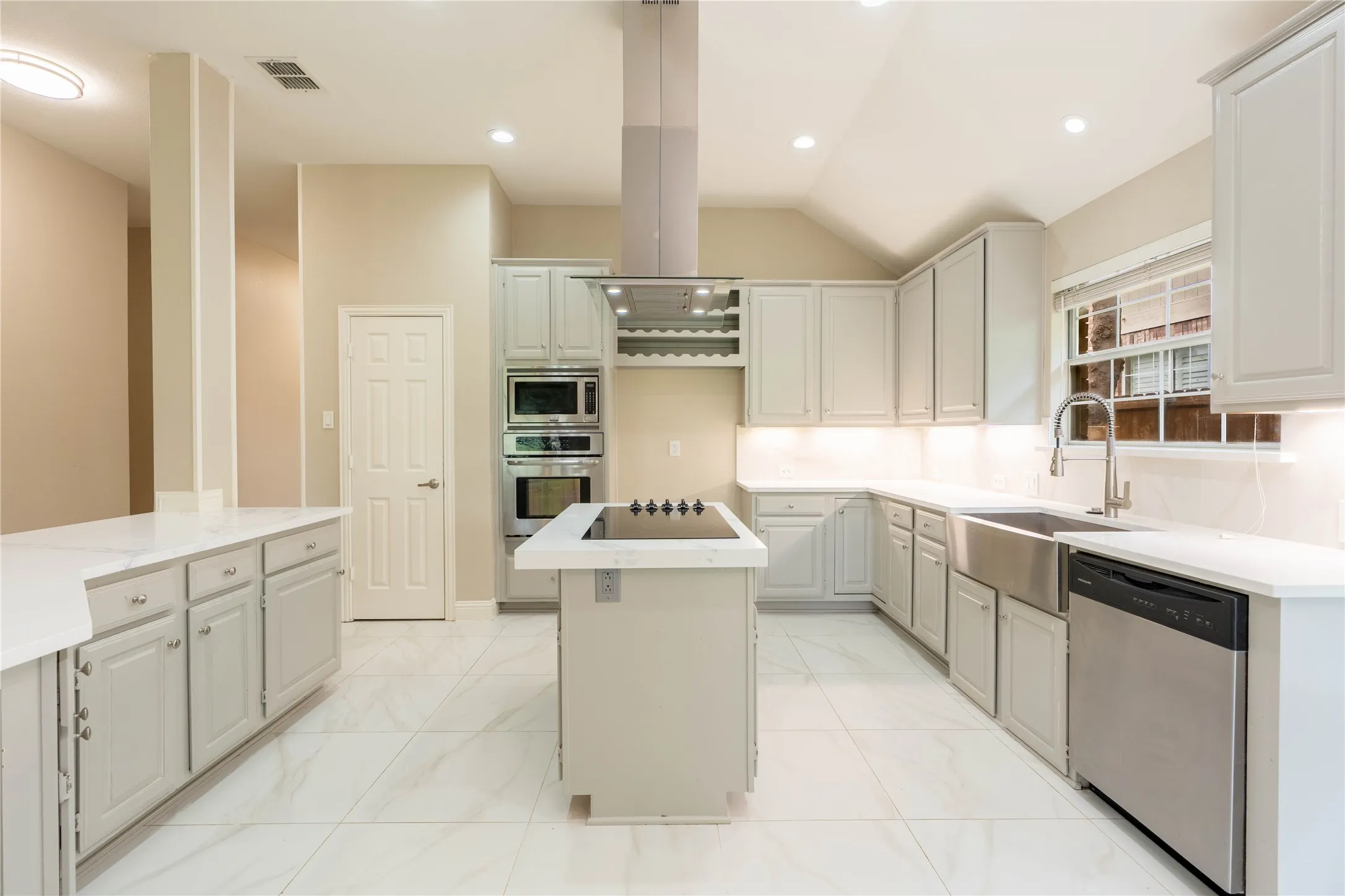 Single Family Residence For Rent in Collin County , 5716 Charleston Drive, Frisco, Texas 75035, 4 Bedroom, 2 Bathroom, 2 Garage spaces, 2,481 Sqft, built in 1992, mls#21350625, Real Estate Agent in Frisco, Homes For Rent in Collin county, Homes For Rent in Frisco, Realtor in Frisco Texas, Real Estate Brokerage Independent Realty Texas, Luminita Cordes Realtor