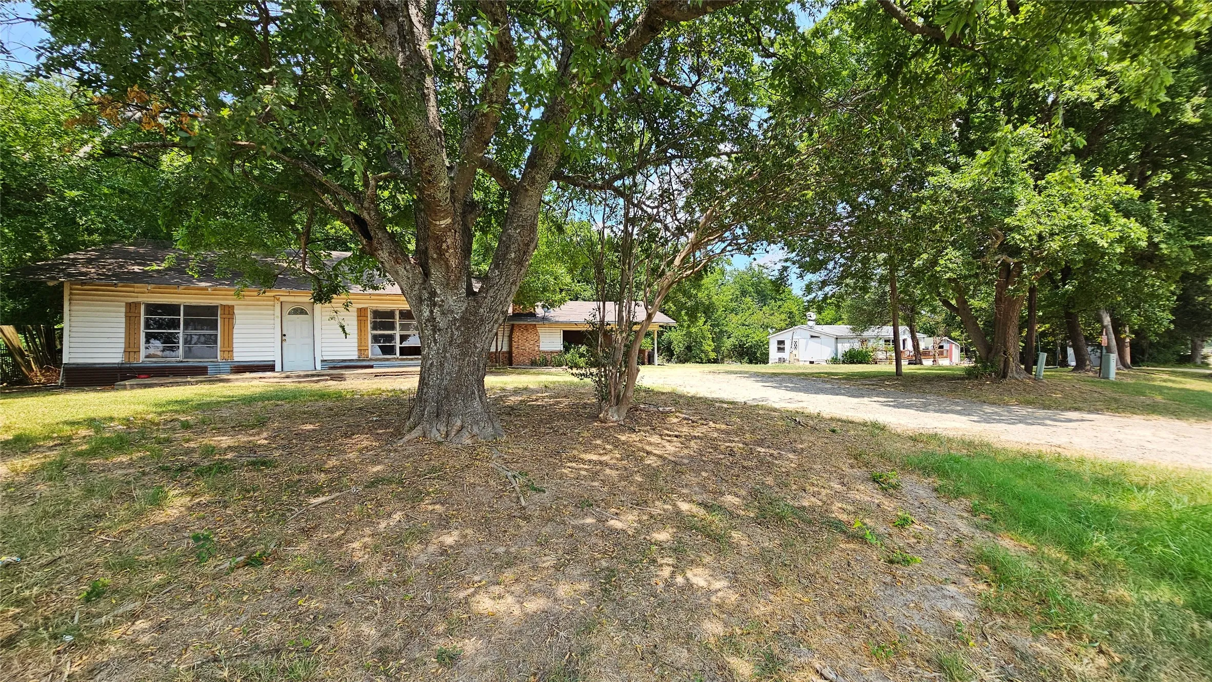 Single Family Residence For Sale in Delta County , 71 Fm-1529, Cooper, Texas 75432, 3 Bedroom, 2 Bathroom, Garage spaces, 1,704 Sqft, built in 1900, mls#21350017, Real Estate Agent in Cooper, Homes For Sale in Delta county, Homes For Sale in Cooper, Realtor in Cooper Texas, Real Estate Brokerage Independent Realty Texas, Luminita Cordes Realtor