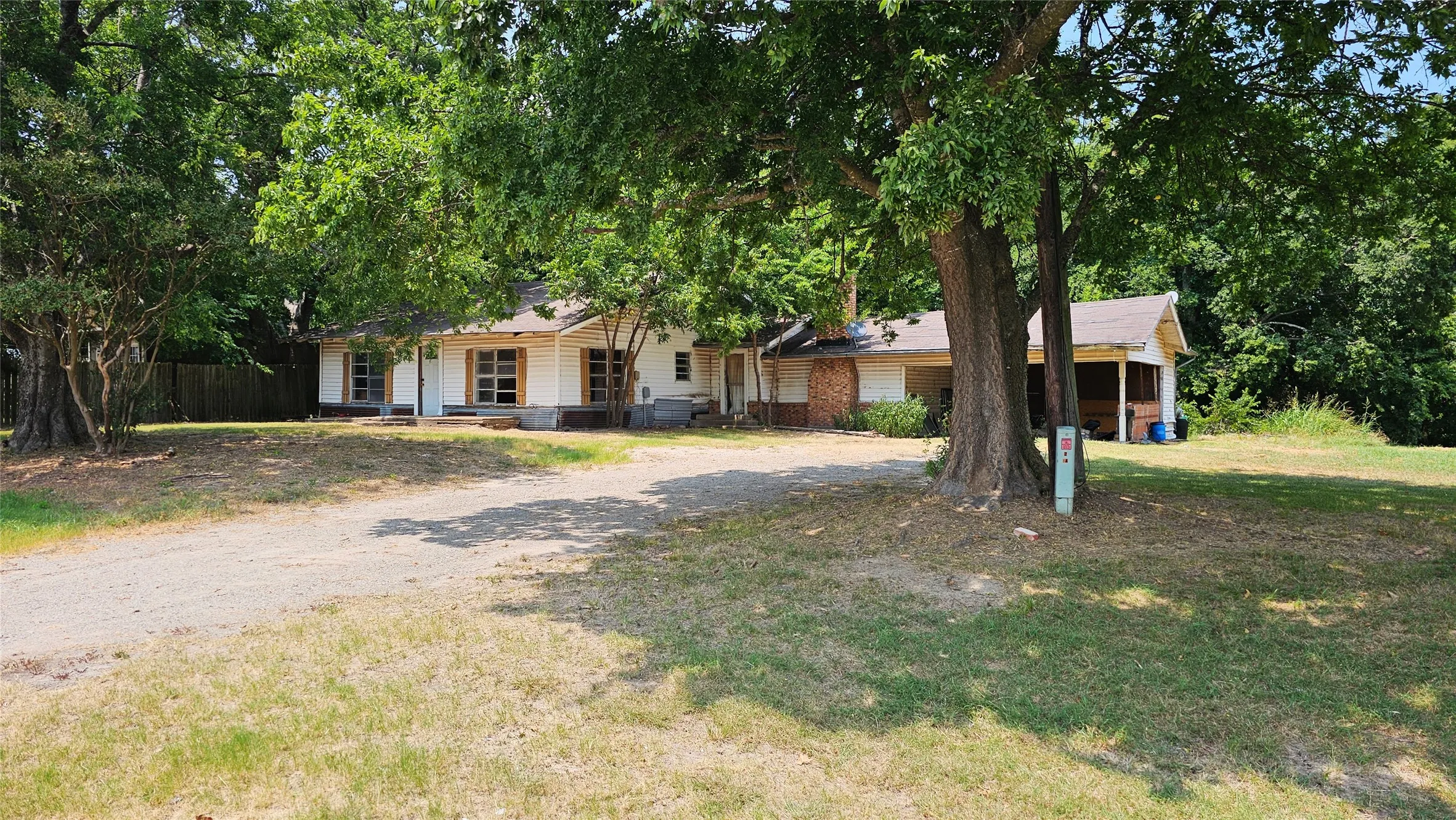 Single Family Residence For Sale in Delta County , 71 Fm-1529, Cooper, Texas 75432, 3 Bedroom, 2 Bathroom, Garage spaces, 1,704 Sqft, built in 1900, mls#21350017, Real Estate Agent in Cooper, Homes For Sale in Delta county, Homes For Sale in Cooper, Realtor in Cooper Texas, Real Estate Brokerage Independent Realty Texas, Luminita Cordes Realtor