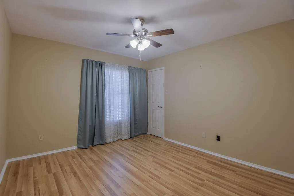 Single Family Residence For Sale in Tarrant County , 211 Faircrest Drive, Arlington, Texas 76018, 4 Bedroom, 3 Bathroom, 2 Garage spaces, 2,185 Sqft, built in 1990, mls#21347823, Real Estate Agent in Arlington, Homes For Sale in Tarrant county, Homes For Sale in Arlington, Realtor in Arlington Texas, Real Estate Brokerage Independent Realty Texas, Luminita Cordes Realtor