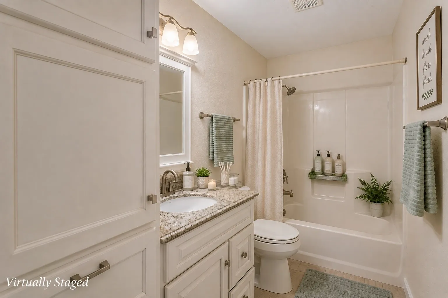 Main bath 1st floor in between 2 bedrooms
