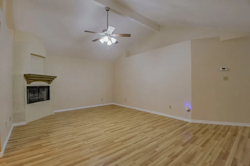 Single Family Residence For Sale in Tarrant County , 211 Faircrest Drive, Arlington, Texas 76018, 4 Bedroom, 3 Bathroom, 2 Garage spaces, 2,185 Sqft, built in 1990, mls#21347823, Real Estate Agent in Arlington, Homes For Sale in Tarrant county, Homes For Sale in Arlington, Realtor in Arlington Texas, Real Estate Brokerage Independent Realty Texas, Luminita Cordes Realtor