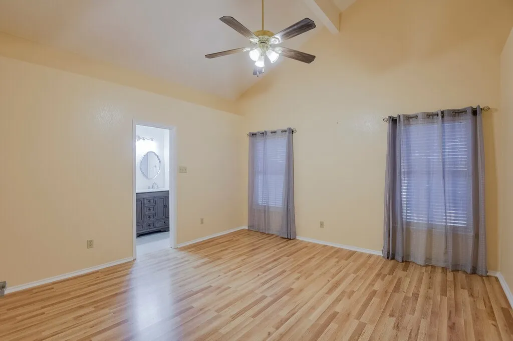 Single Family Residence For Sale in Tarrant County , 211 Faircrest Drive, Arlington, Texas 76018, 4 Bedroom, 3 Bathroom, 2 Garage spaces, 2,185 Sqft, built in 1990, mls#21347823, Real Estate Agent in Arlington, Homes For Sale in Tarrant county, Homes For Sale in Arlington, Realtor in Arlington Texas, Real Estate Brokerage Independent Realty Texas, Luminita Cordes Realtor