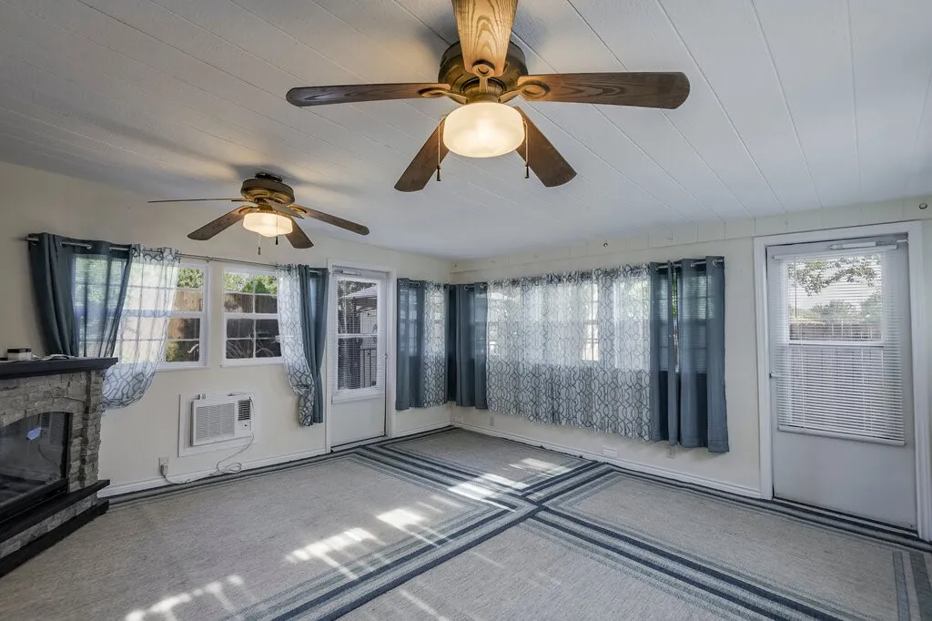 Single Family Residence For Sale in Tarrant County , 211 Faircrest Drive, Arlington, Texas 76018, 4 Bedroom, 3 Bathroom, 2 Garage spaces, 2,185 Sqft, built in 1990, mls#21347823, Real Estate Agent in Arlington, Homes For Sale in Tarrant county, Homes For Sale in Arlington, Realtor in Arlington Texas, Real Estate Brokerage Independent Realty Texas, Luminita Cordes Realtor