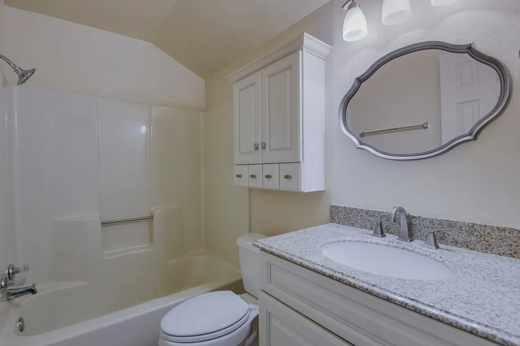 Single Family Residence For Sale in Tarrant County , 211 Faircrest Drive, Arlington, Texas 76018, 4 Bedroom, 3 Bathroom, 2 Garage spaces, 2,185 Sqft, built in 1990, mls#21347823, Real Estate Agent in Arlington, Homes For Sale in Tarrant county, Homes For Sale in Arlington, Realtor in Arlington Texas, Real Estate Brokerage Independent Realty Texas, Luminita Cordes Realtor