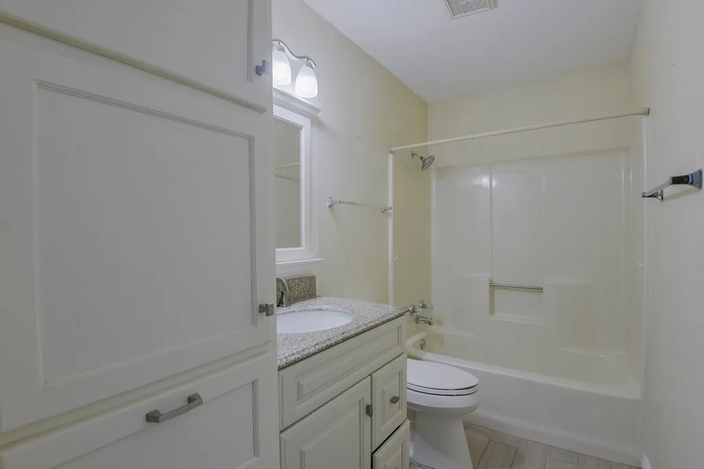 Single Family Residence For Sale in Tarrant County , 211 Faircrest Drive, Arlington, Texas 76018, 4 Bedroom, 3 Bathroom, 2 Garage spaces, 2,185 Sqft, built in 1990, mls#21347823, Real Estate Agent in Arlington, Homes For Sale in Tarrant county, Homes For Sale in Arlington, Realtor in Arlington Texas, Real Estate Brokerage Independent Realty Texas, Luminita Cordes Realtor