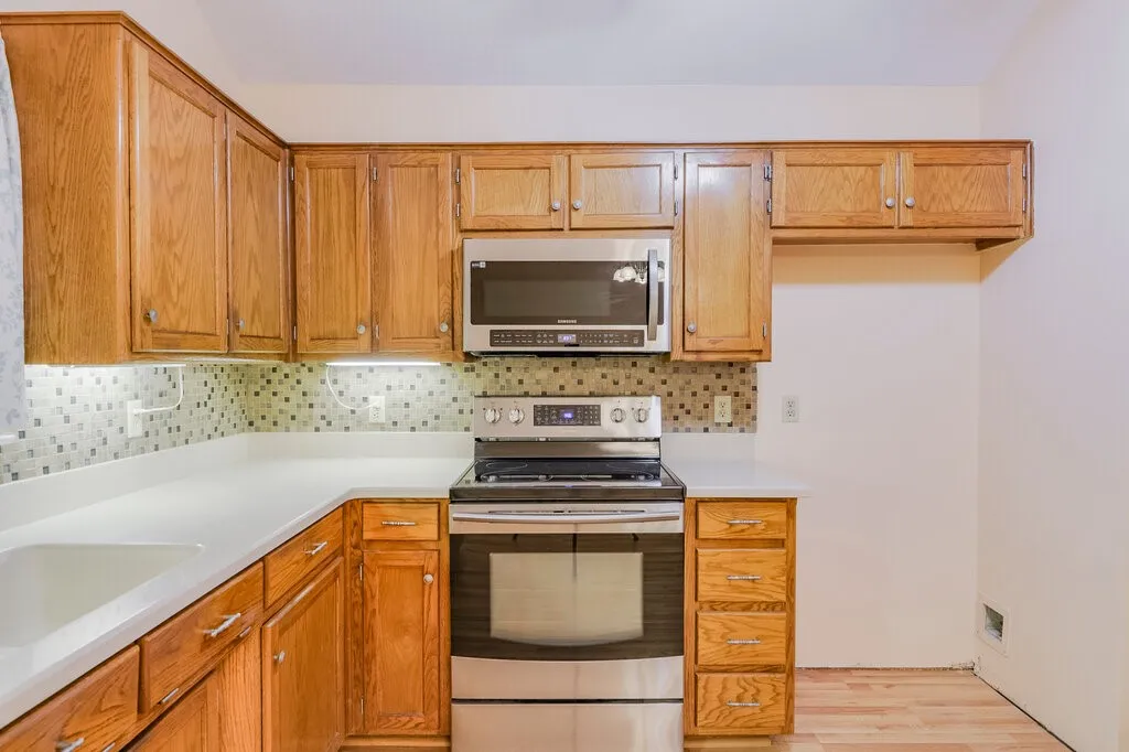 Single Family Residence For Sale in Tarrant County , 211 Faircrest Drive, Arlington, Texas 76018, 4 Bedroom, 3 Bathroom, 2 Garage spaces, 2,185 Sqft, built in 1990, mls#21347823, Real Estate Agent in Arlington, Homes For Sale in Tarrant county, Homes For Sale in Arlington, Realtor in Arlington Texas, Real Estate Brokerage Independent Realty Texas, Luminita Cordes Realtor