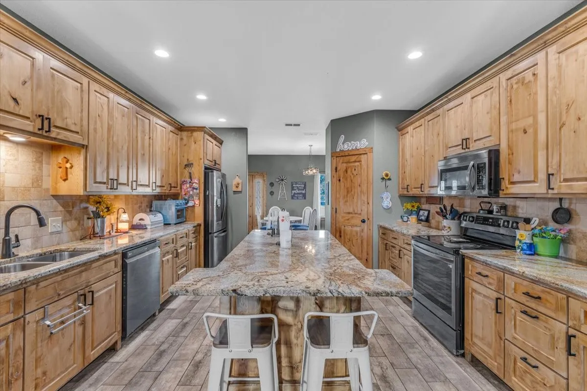 Single Family Residence For Sale in Hill County , 201 Private Road 107, Blum, Texas 76627, 4 Bedroom, 3 Bathroom, 2 Garage spaces, 4,980 Sqft, built in 2025, mls#21350636, Real Estate Agent in Blum, Homes For Sale in Hill county, Homes For Sale in Blum, Realtor in Blum Texas, Real Estate Brokerage Independent Realty Texas, Luminita Cordes Realtor