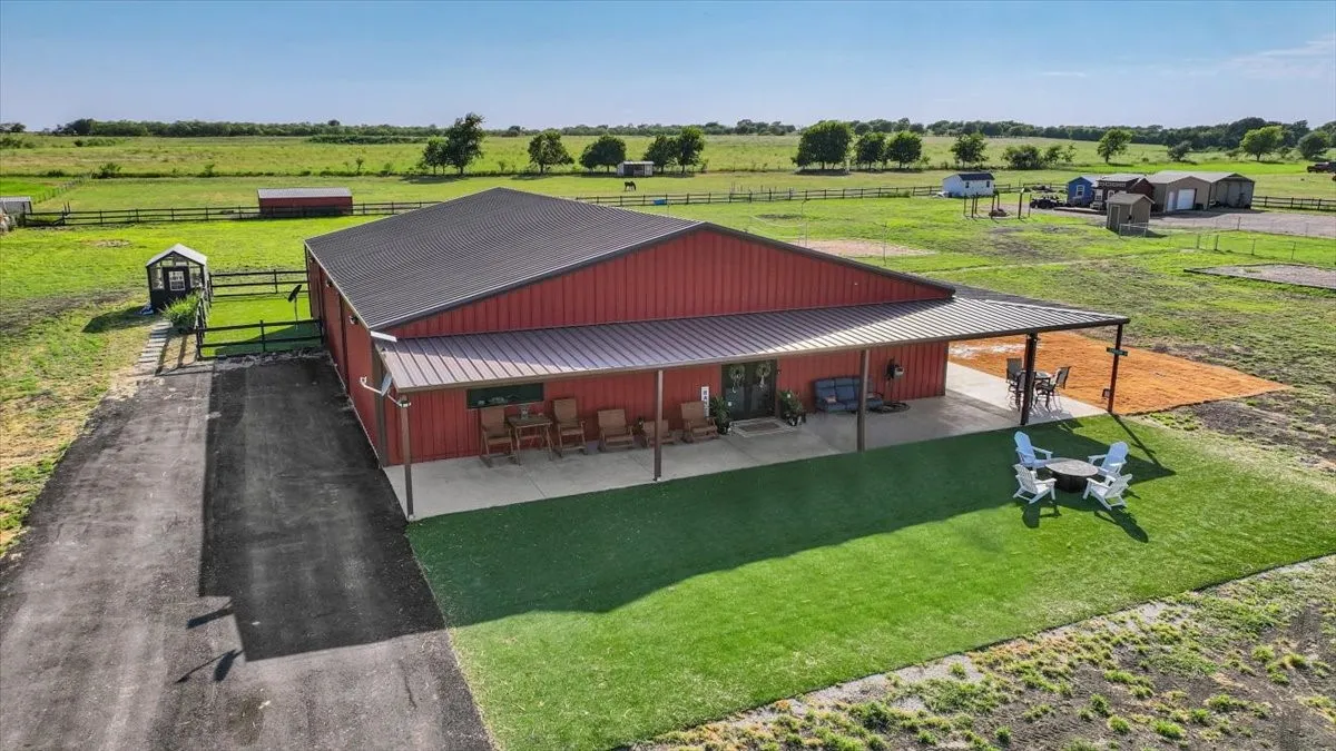 Single Family Residence For Sale in Hill County , 201 Private Road 107, Blum, Texas 76627, 4 Bedroom, 3 Bathroom, 2 Garage spaces, 4,980 Sqft, built in 2025, mls#21350636, Real Estate Agent in Blum, Homes For Sale in Hill county, Homes For Sale in Blum, Realtor in Blum Texas, Real Estate Brokerage Independent Realty Texas, Luminita Cordes Realtor