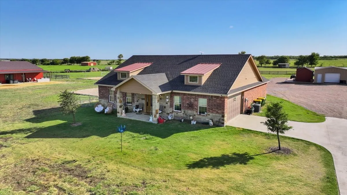 Single Family Residence For Sale in Hill County , 201 Private Road 107, Blum, Texas 76627, 4 Bedroom, 3 Bathroom, 2 Garage spaces, 4,980 Sqft, built in 2025, mls#21350636, Real Estate Agent in Blum, Homes For Sale in Hill county, Homes For Sale in Blum, Realtor in Blum Texas, Real Estate Brokerage Independent Realty Texas, Luminita Cordes Realtor
