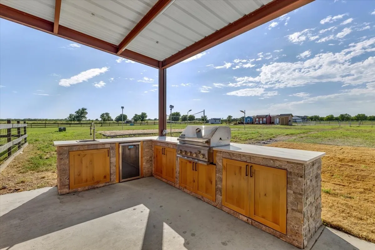 OUTDOOR KITCHEN