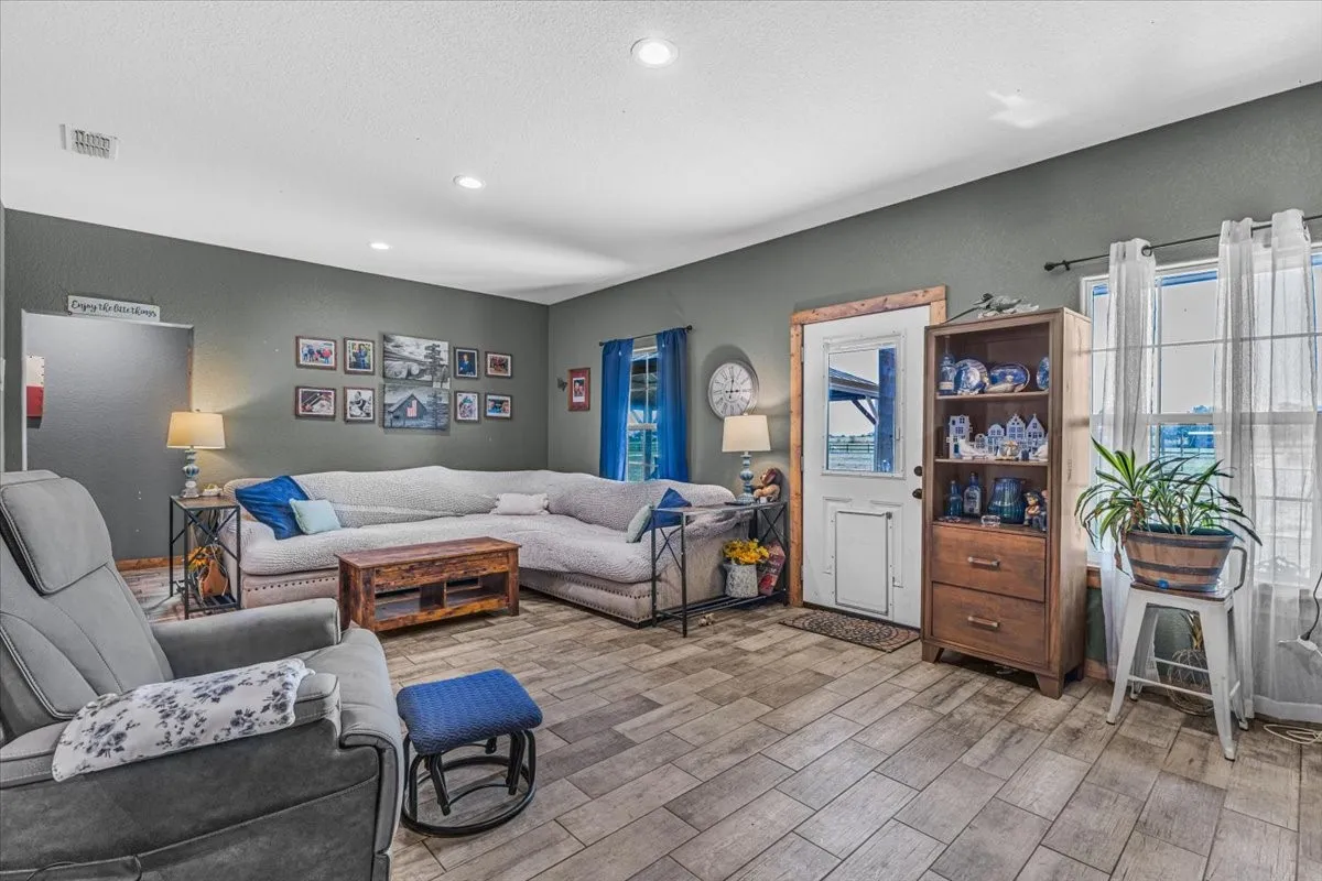 Single Family Residence For Sale in Hill County , 201 Private Road 107, Blum, Texas 76627, 4 Bedroom, 3 Bathroom, 2 Garage spaces, 4,980 Sqft, built in 2025, mls#21350636, Real Estate Agent in Blum, Homes For Sale in Hill county, Homes For Sale in Blum, Realtor in Blum Texas, Real Estate Brokerage Independent Realty Texas, Luminita Cordes Realtor