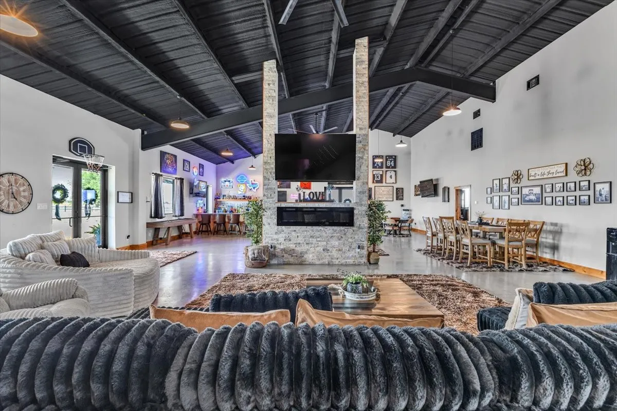 Single Family Residence For Sale in Hill County , 201 Private Road 107, Blum, Texas 76627, 4 Bedroom, 3 Bathroom, 2 Garage spaces, 4,980 Sqft, built in 2025, mls#21350636, Real Estate Agent in Blum, Homes For Sale in Hill county, Homes For Sale in Blum, Realtor in Blum Texas, Real Estate Brokerage Independent Realty Texas, Luminita Cordes Realtor