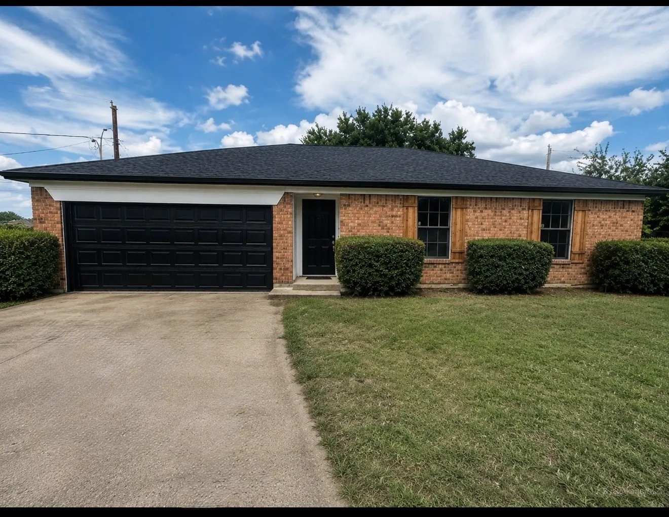 Single Family Residence For Sale in Tarrant County , 1105 Mapleview Drive, Arlington, Texas 76018, 3 Bedroom, 2 Bathroom, 2 Garage spaces, 1,353 Sqft, built in 1984, mls#21350640, Real Estate Agent in Arlington, Homes For Sale in Tarrant county, Homes For Sale in Arlington, Realtor in Arlington Texas, Real Estate Brokerage Independent Realty Texas, Luminita Cordes Realtor