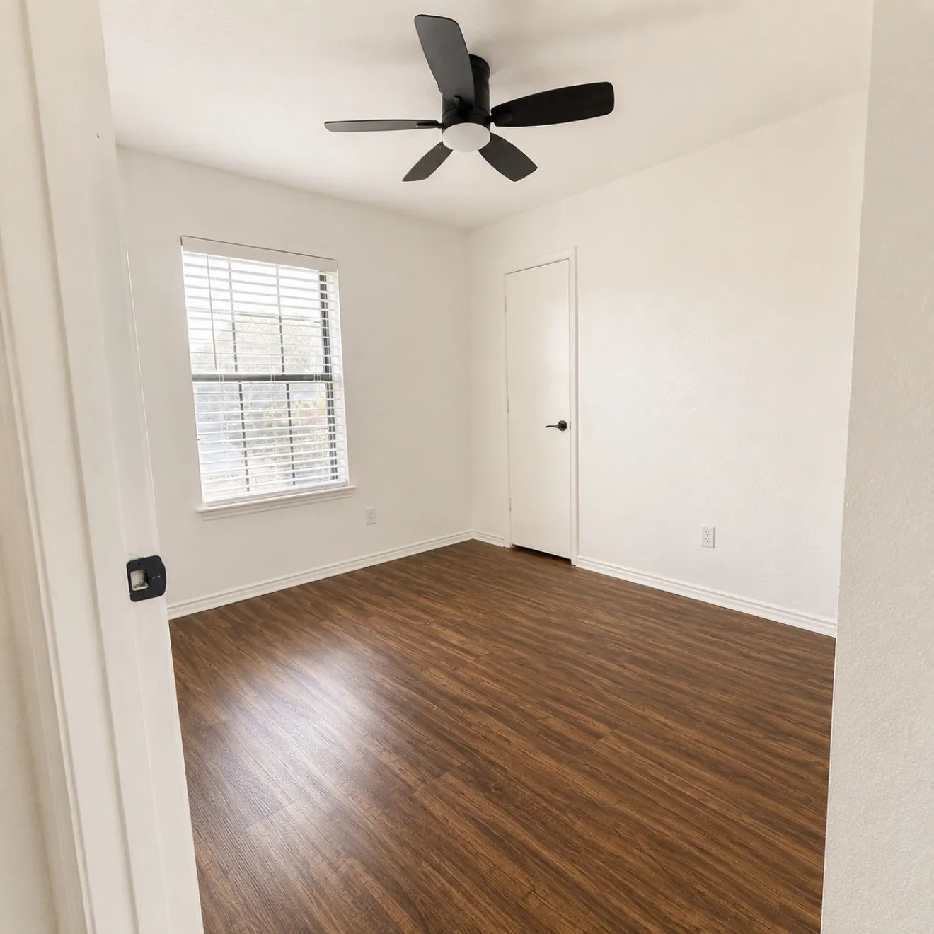 Single Family Residence For Sale in Tarrant County , 1105 Mapleview Drive, Arlington, Texas 76018, 3 Bedroom, 2 Bathroom, 2 Garage spaces, 1,353 Sqft, built in 1984, mls#21350640, Real Estate Agent in Arlington, Homes For Sale in Tarrant county, Homes For Sale in Arlington, Realtor in Arlington Texas, Real Estate Brokerage Independent Realty Texas, Luminita Cordes Realtor