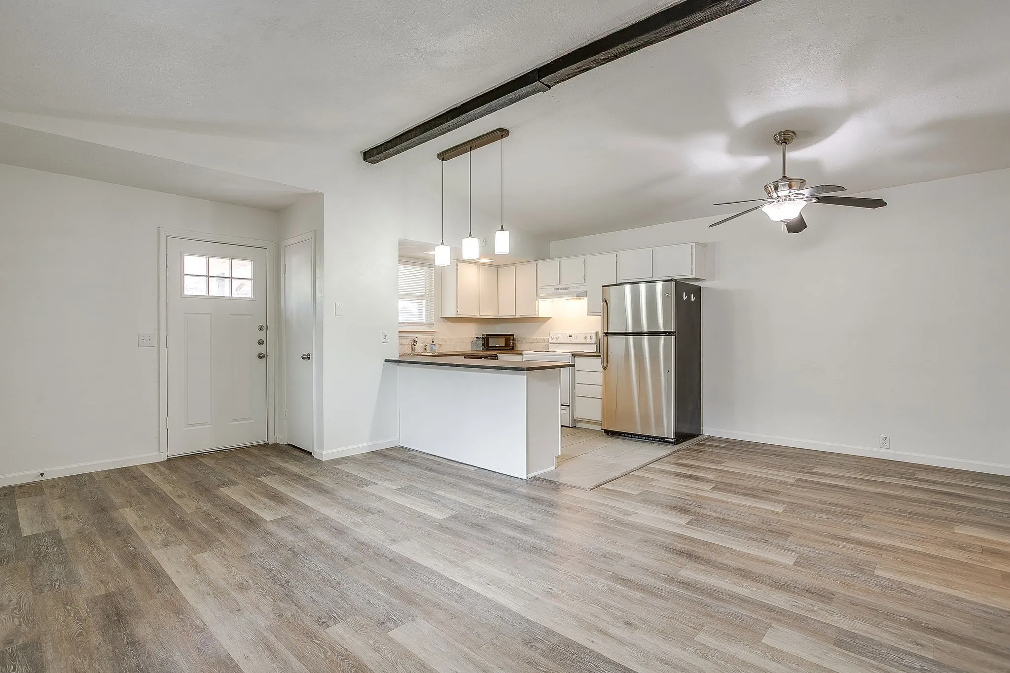 Duplex For Rent in Tarrant County , 4935 Curzon Avenue, Fort Worth, Texas 76107, 2 Bedroom, 2 Bathroom, Garage spaces, 1,780 Sqft, built in 1976, mls#21350642, Real Estate Agent in Fort Worth, Homes For Rent in Tarrant county, Homes For Rent in Fort Worth, Realtor in Fort Worth Texas, Real Estate Brokerage Independent Realty Texas, Luminita Cordes Realtor