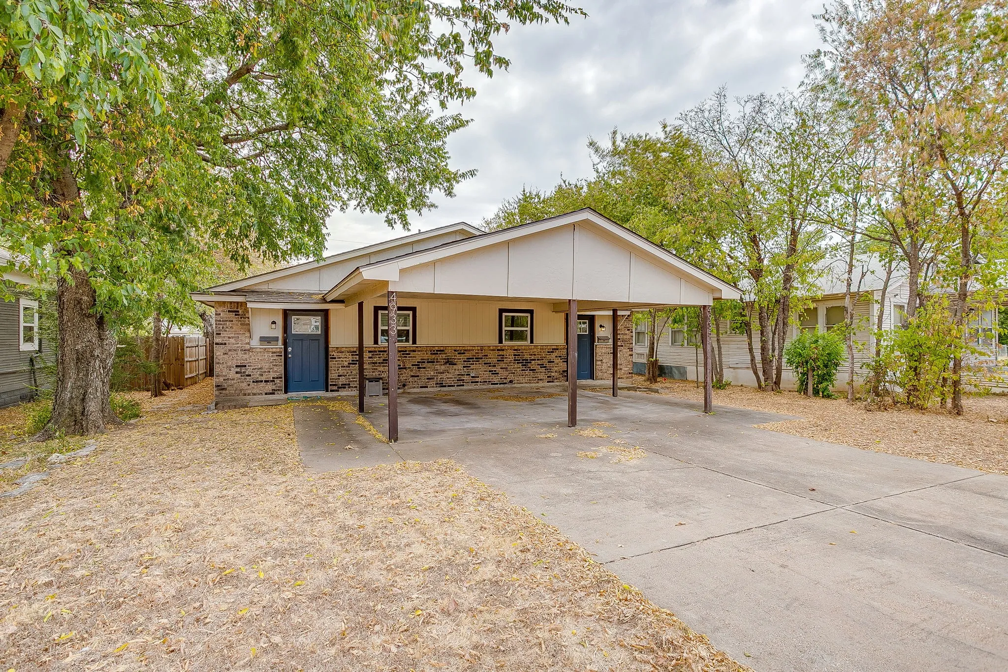 Duplex For Rent in Tarrant County , 4935 Curzon Avenue, Fort Worth, Texas 76107, 2 Bedroom, 2 Bathroom, Garage spaces, 1,780 Sqft, built in 1976, mls#21350642, Real Estate Agent in Fort Worth, Homes For Rent in Tarrant county, Homes For Rent in Fort Worth, Realtor in Fort Worth Texas, Real Estate Brokerage Independent Realty Texas, Luminita Cordes Realtor