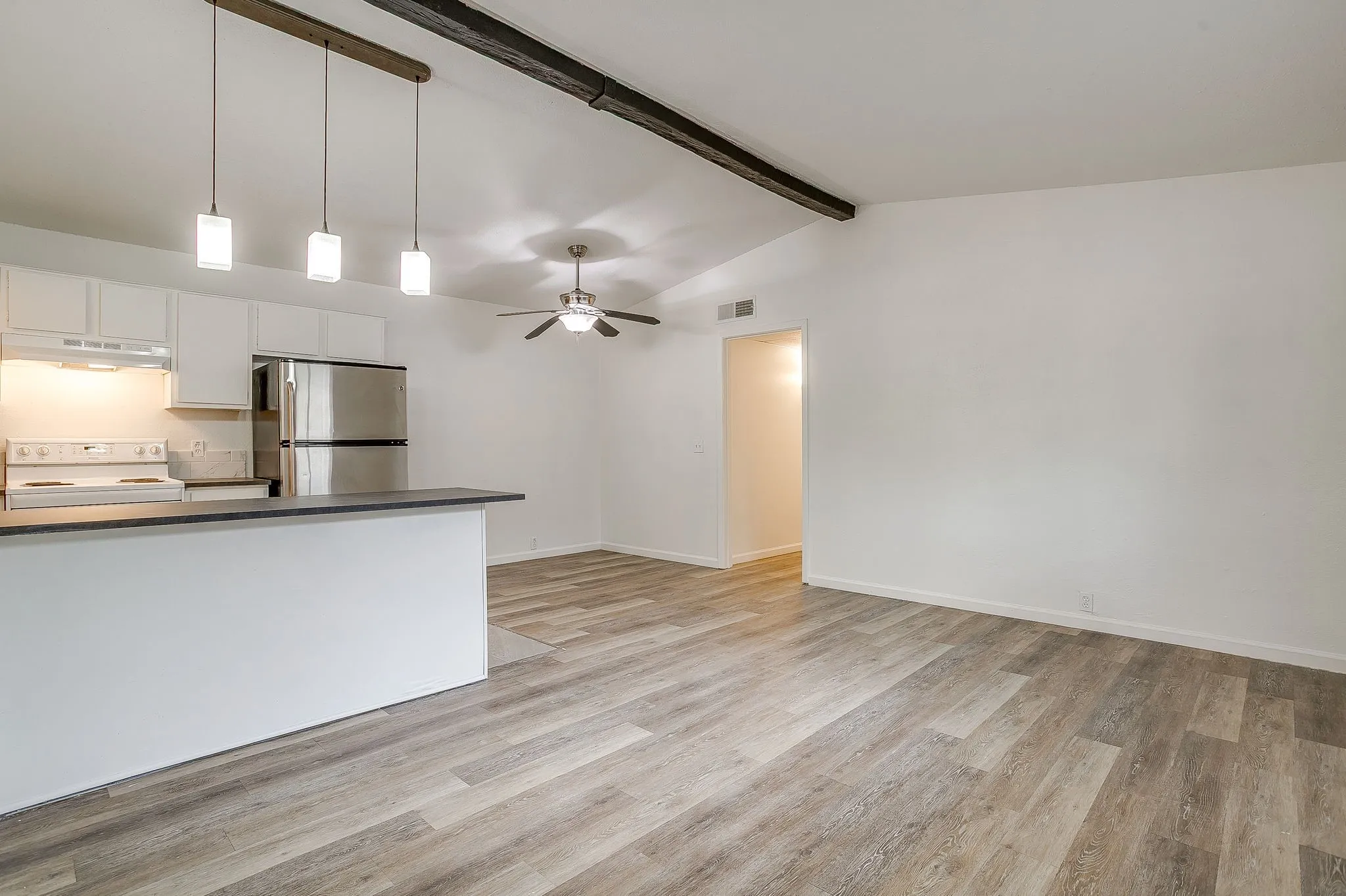 Duplex For Rent in Tarrant County , 4935 Curzon Avenue, Fort Worth, Texas 76107, 2 Bedroom, 2 Bathroom, Garage spaces, 1,780 Sqft, built in 1976, mls#21350642, Real Estate Agent in Fort Worth, Homes For Rent in Tarrant county, Homes For Rent in Fort Worth, Realtor in Fort Worth Texas, Real Estate Brokerage Independent Realty Texas, Luminita Cordes Realtor