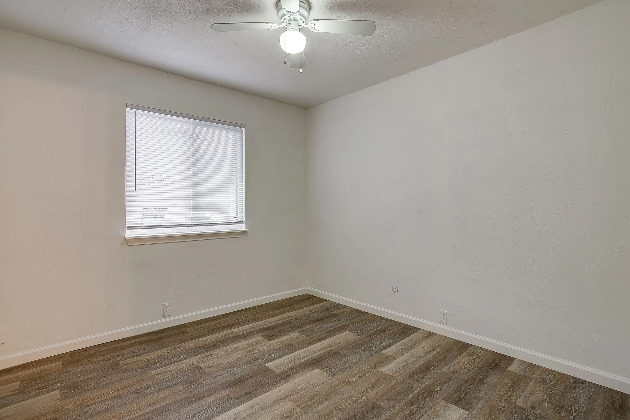 Duplex For Rent in Tarrant County , 4935 Curzon Avenue, Fort Worth, Texas 76107, 2 Bedroom, 2 Bathroom, Garage spaces, 1,780 Sqft, built in 1976, mls#21350642, Real Estate Agent in Fort Worth, Homes For Rent in Tarrant county, Homes For Rent in Fort Worth, Realtor in Fort Worth Texas, Real Estate Brokerage Independent Realty Texas, Luminita Cordes Realtor