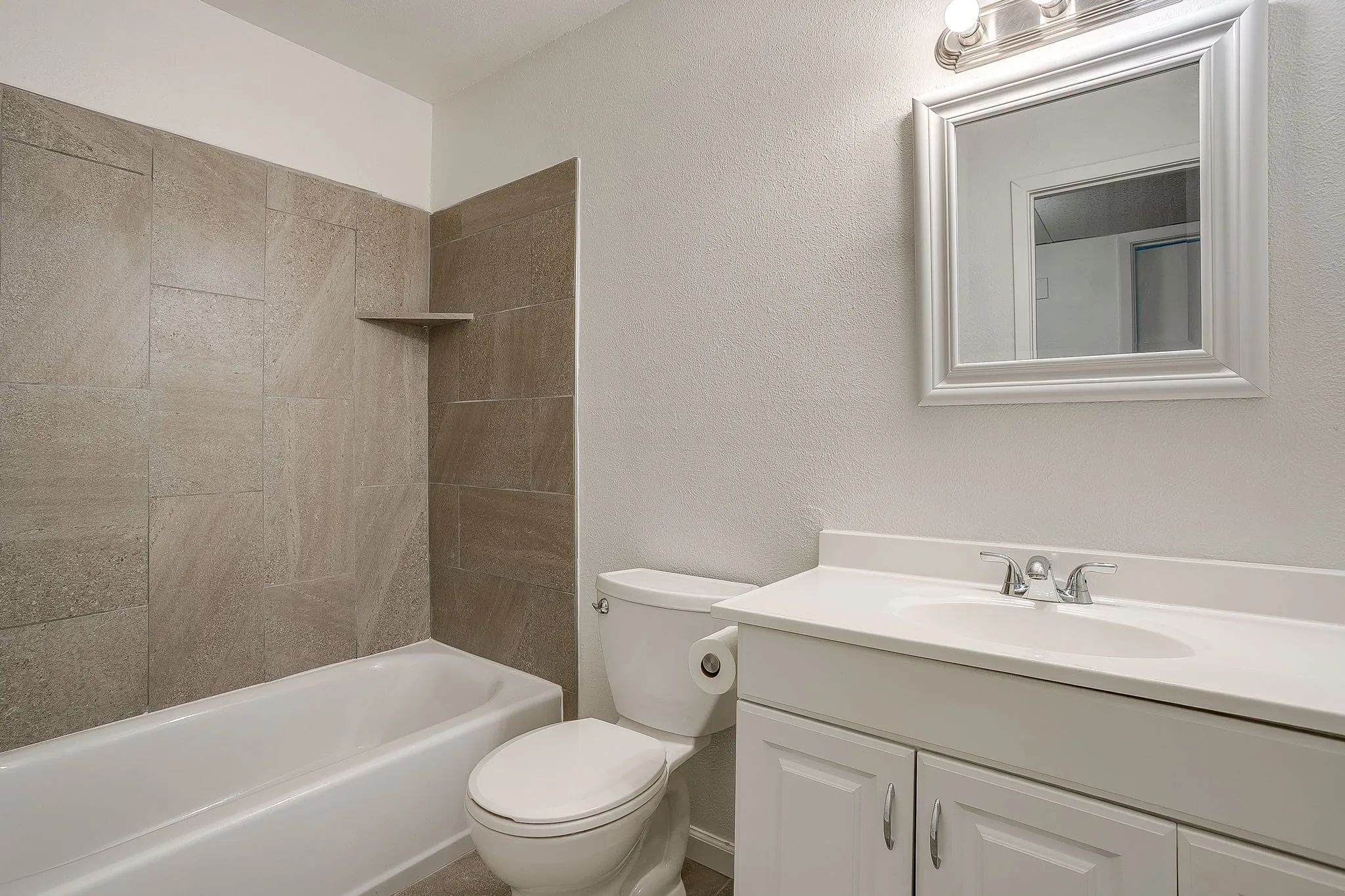 Duplex For Rent in Tarrant County , 4935 Curzon Avenue, Fort Worth, Texas 76107, 2 Bedroom, 2 Bathroom, Garage spaces, 1,780 Sqft, built in 1976, mls#21350642, Real Estate Agent in Fort Worth, Homes For Rent in Tarrant county, Homes For Rent in Fort Worth, Realtor in Fort Worth Texas, Real Estate Brokerage Independent Realty Texas, Luminita Cordes Realtor