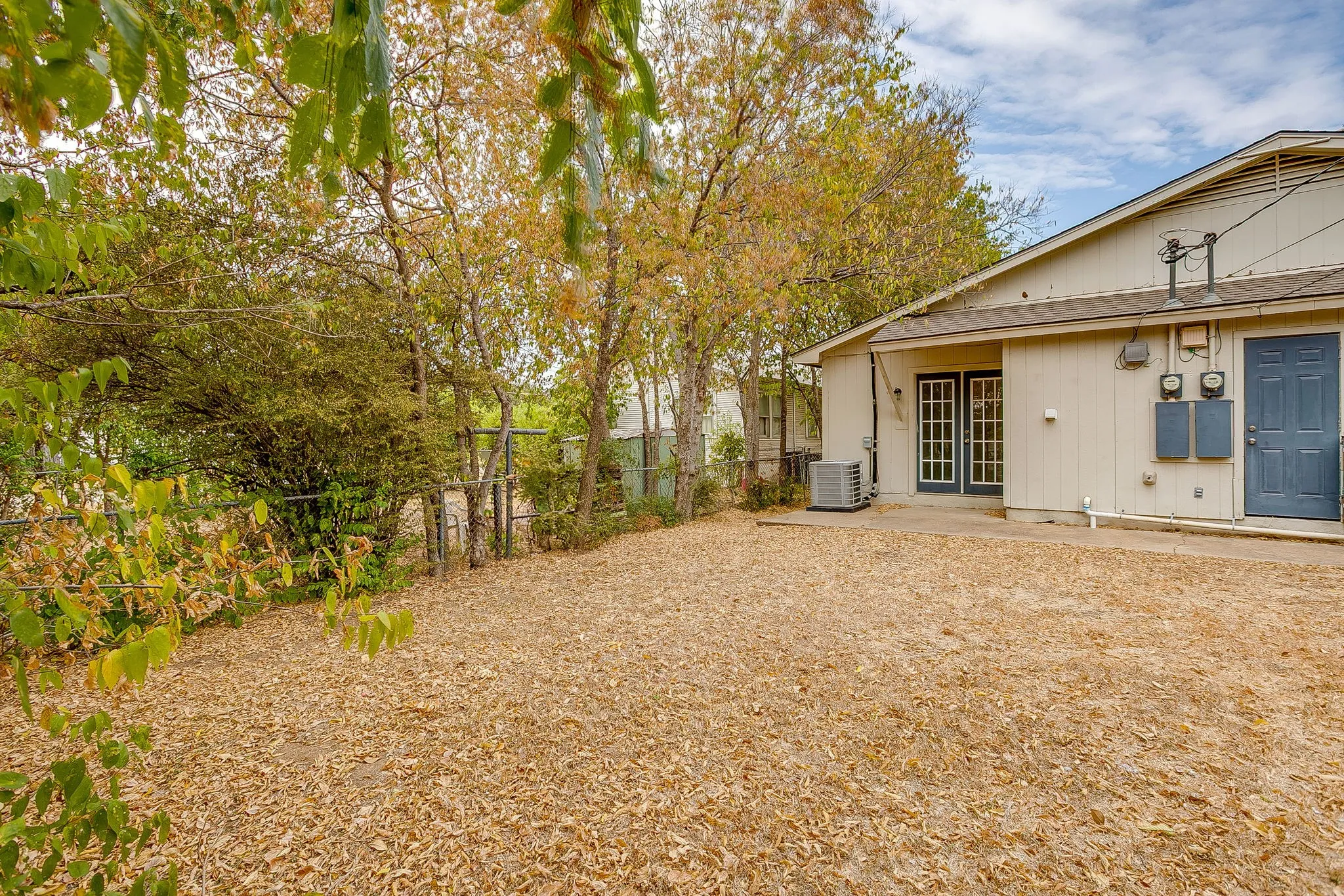Duplex For Rent in Tarrant County , 4935 Curzon Avenue, Fort Worth, Texas 76107, 2 Bedroom, 2 Bathroom, Garage spaces, 1,780 Sqft, built in 1976, mls#21350642, Real Estate Agent in Fort Worth, Homes For Rent in Tarrant county, Homes For Rent in Fort Worth, Realtor in Fort Worth Texas, Real Estate Brokerage Independent Realty Texas, Luminita Cordes Realtor