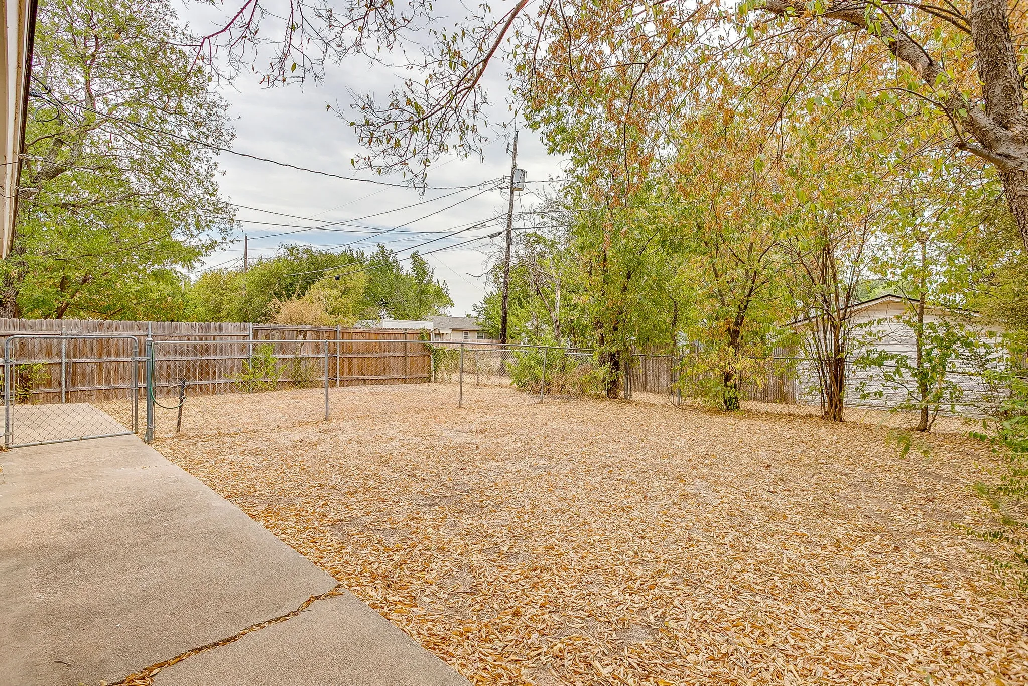 Duplex For Rent in Tarrant County , 4935 Curzon Avenue, Fort Worth, Texas 76107, 2 Bedroom, 2 Bathroom, Garage spaces, 1,780 Sqft, built in 1976, mls#21350642, Real Estate Agent in Fort Worth, Homes For Rent in Tarrant county, Homes For Rent in Fort Worth, Realtor in Fort Worth Texas, Real Estate Brokerage Independent Realty Texas, Luminita Cordes Realtor