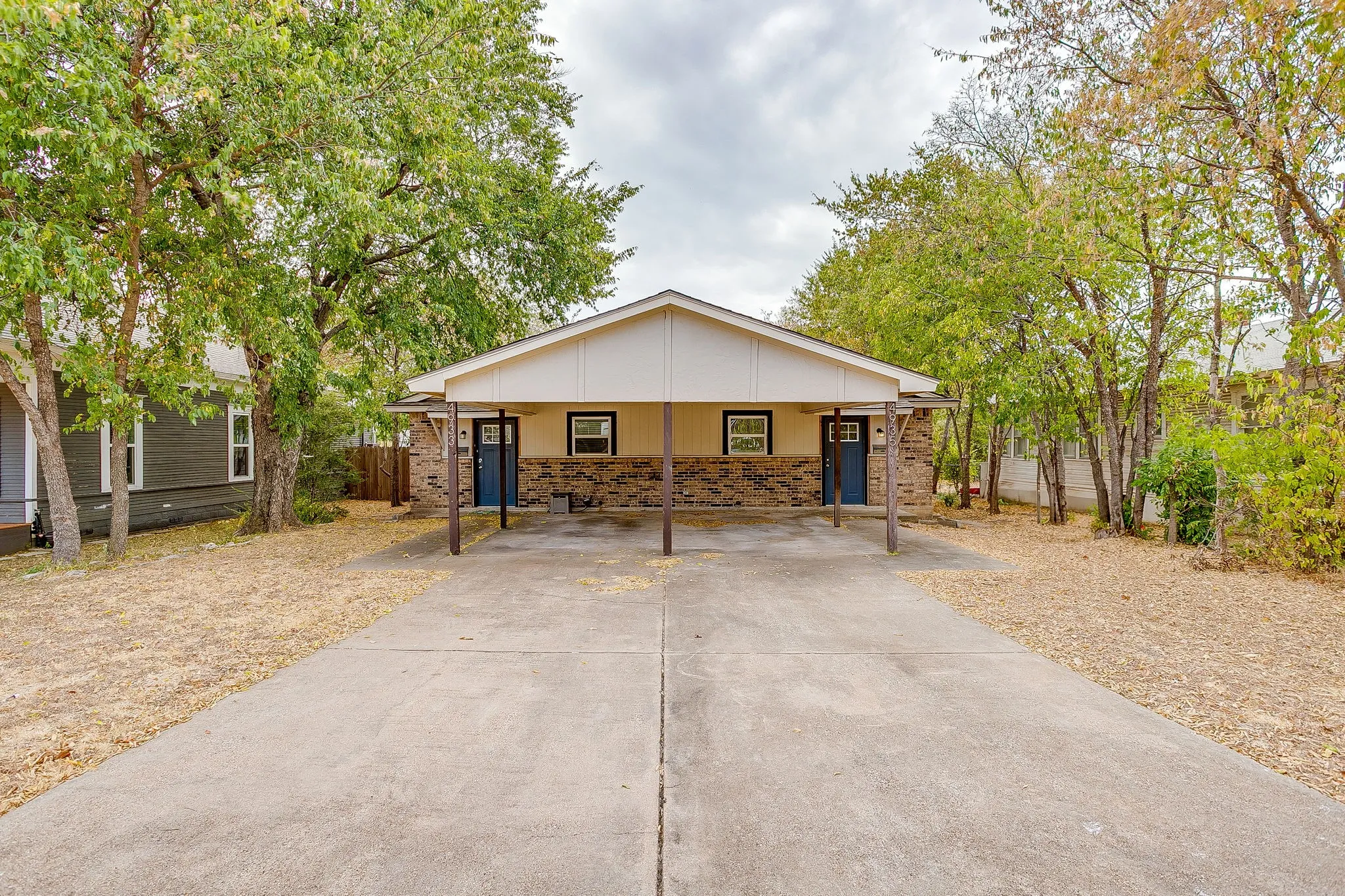 Duplex For Rent in Tarrant County , 4935 Curzon Avenue, Fort Worth, Texas 76107, 2 Bedroom, 2 Bathroom, Garage spaces, 1,780 Sqft, built in 1976, mls#21350642, Real Estate Agent in Fort Worth, Homes For Rent in Tarrant county, Homes For Rent in Fort Worth, Realtor in Fort Worth Texas, Real Estate Brokerage Independent Realty Texas, Luminita Cordes Realtor