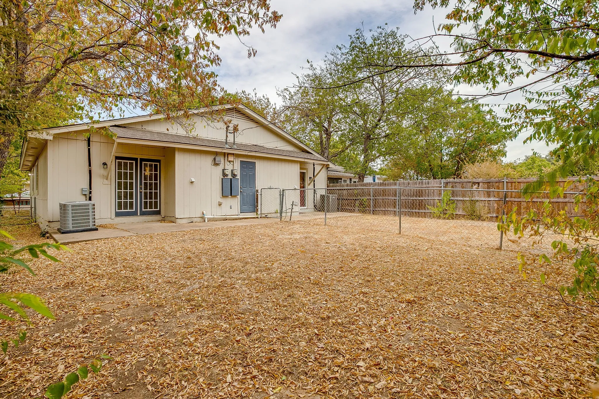 Duplex For Rent in Tarrant County , 4935 Curzon Avenue, Fort Worth, Texas 76107, 2 Bedroom, 2 Bathroom, Garage spaces, 1,780 Sqft, built in 1976, mls#21350642, Real Estate Agent in Fort Worth, Homes For Rent in Tarrant county, Homes For Rent in Fort Worth, Realtor in Fort Worth Texas, Real Estate Brokerage Independent Realty Texas, Luminita Cordes Realtor