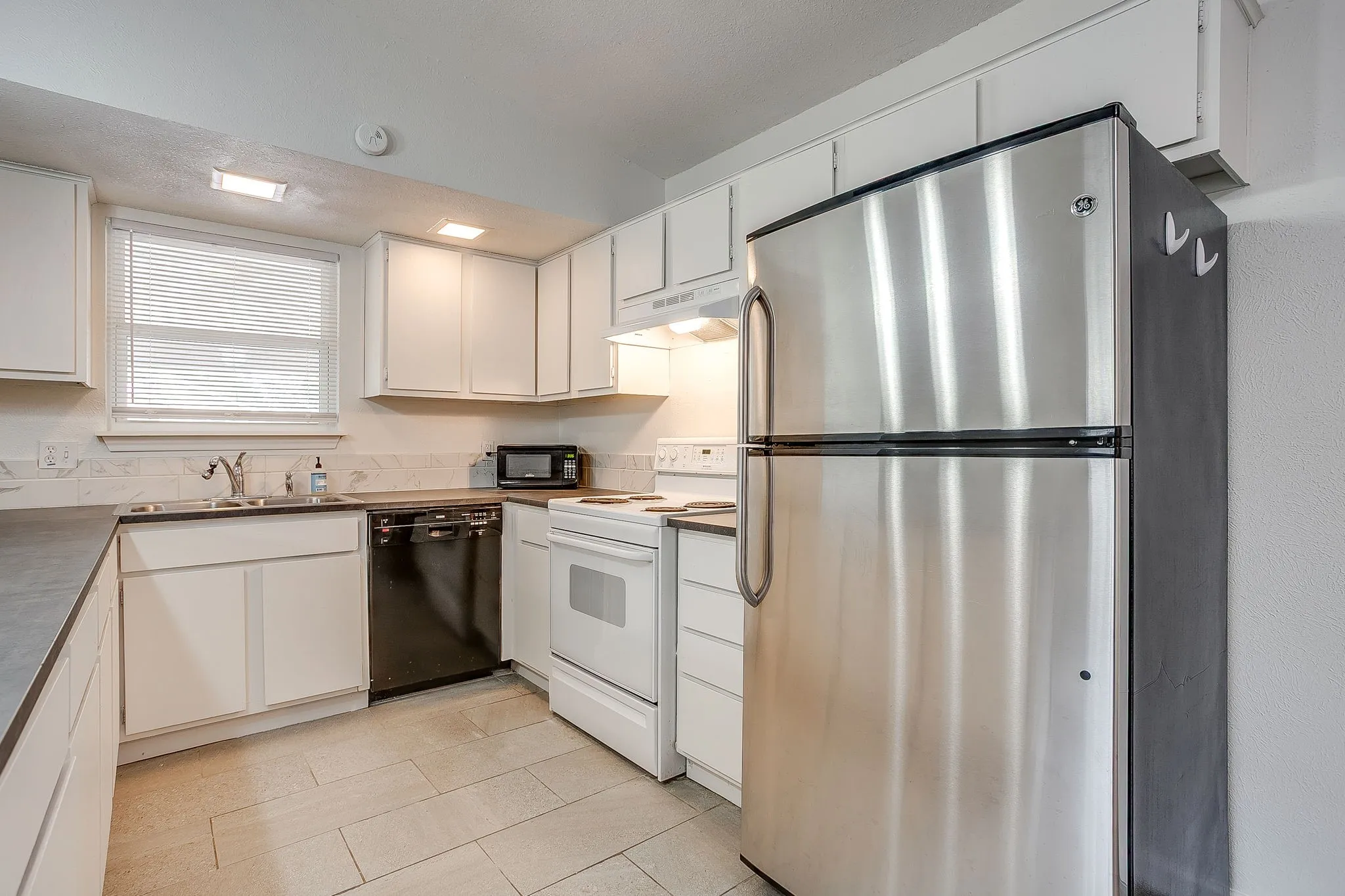 Duplex For Rent in Tarrant County , 4935 Curzon Avenue, Fort Worth, Texas 76107, 2 Bedroom, 2 Bathroom, Garage spaces, 1,780 Sqft, built in 1976, mls#21350642, Real Estate Agent in Fort Worth, Homes For Rent in Tarrant county, Homes For Rent in Fort Worth, Realtor in Fort Worth Texas, Real Estate Brokerage Independent Realty Texas, Luminita Cordes Realtor