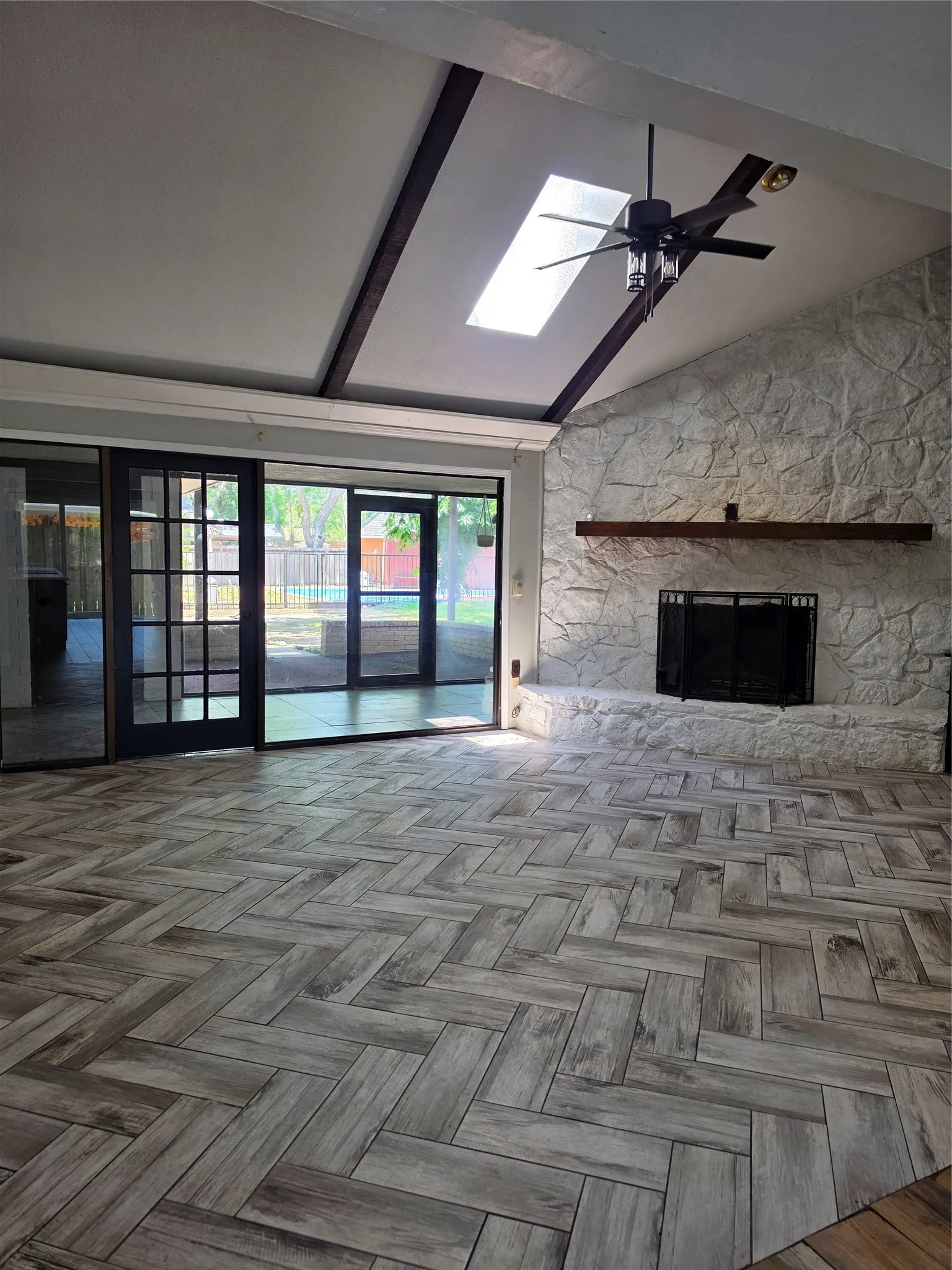 Single Family Residence For Rent in Grayson County , 2517 Nantucket Drive, Sherman, Texas 75092, 4 Bedroom, 3 Bathroom, 2 Garage spaces, 2,609 Sqft, built in 1975, mls#21350643, Real Estate Agent in Sherman, Homes For Rent in Grayson county, Homes For Rent in Sherman, Realtor in Sherman Texas, Real Estate Brokerage Independent Realty Texas, Luminita Cordes Realtor