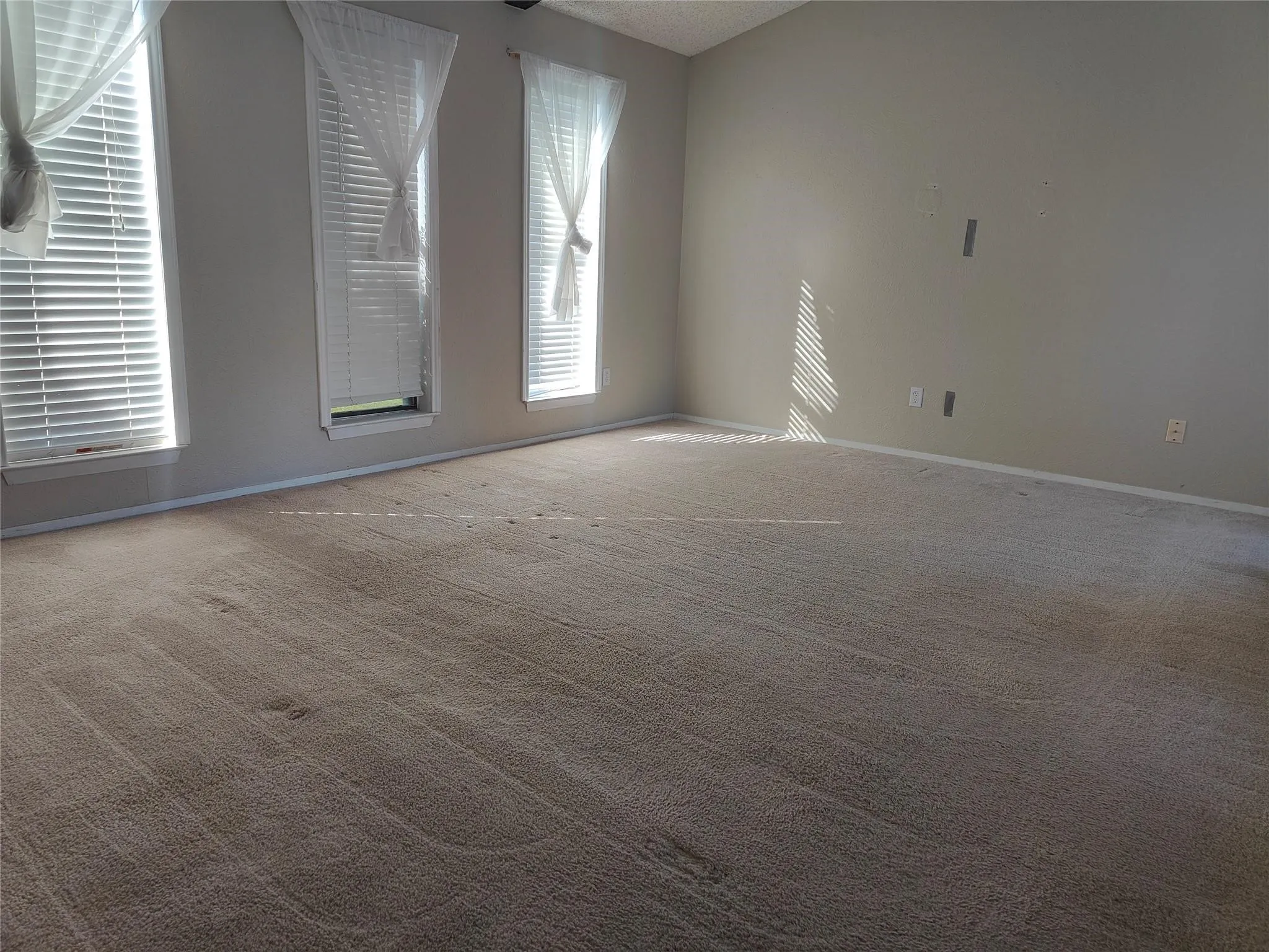 Single Family Residence For Rent in Dallas County , 2513 Crown Circle, Garland, Texas 75044, 3 Bedroom, 2 Bathroom, 2 Garage spaces, 1,589 Sqft, built in 1981, mls#21350651, Real Estate Agent in Garland, Homes For Rent in Dallas county, Homes For Rent in Garland, Realtor in Garland Texas, Real Estate Brokerage Independent Realty Texas, Luminita Cordes Realtor